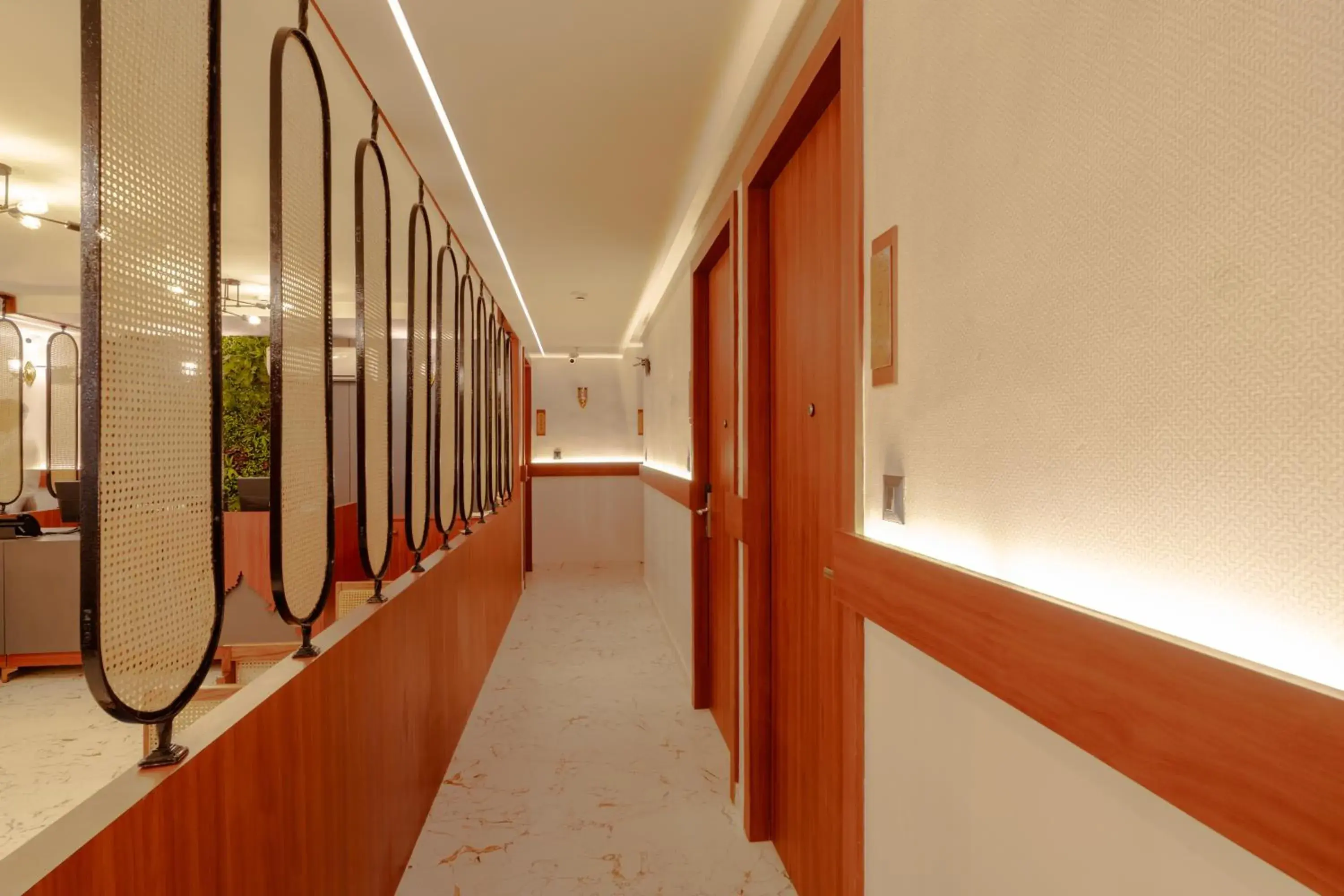 Property building in Alokah Kashi Property building in Alokah Kashi