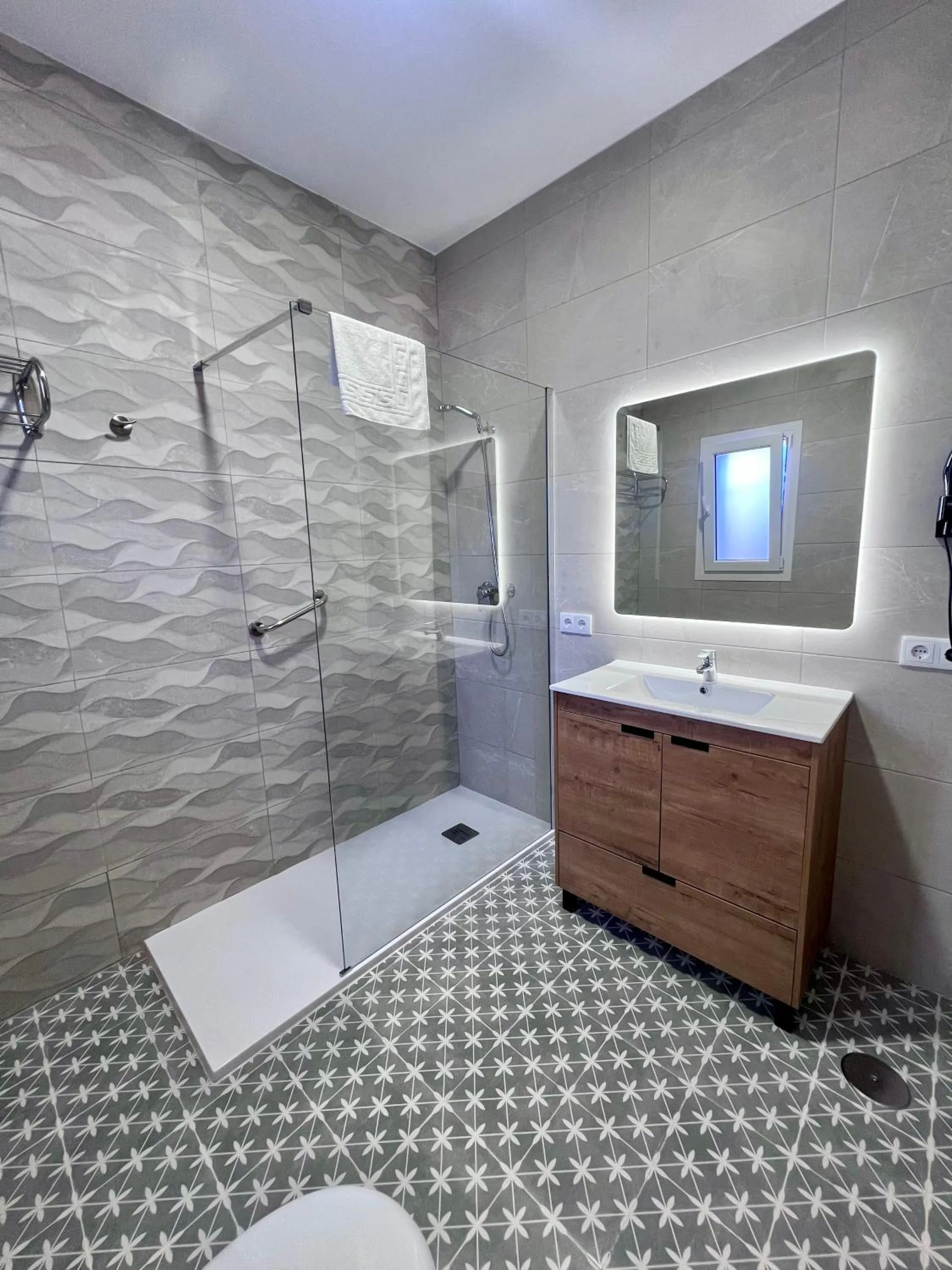 Shower in Hostal El Faro