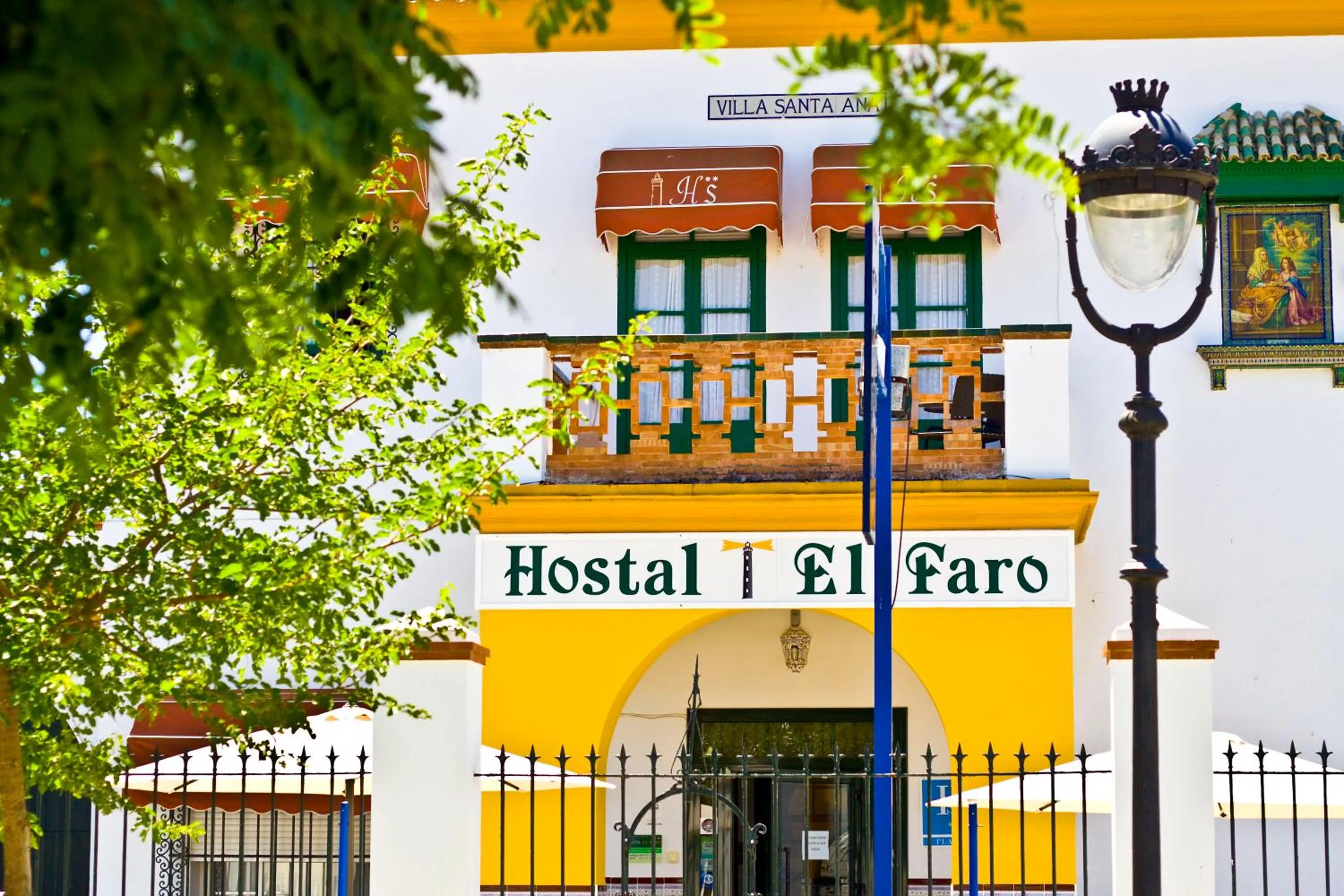 Property building in Hostal El Faro
