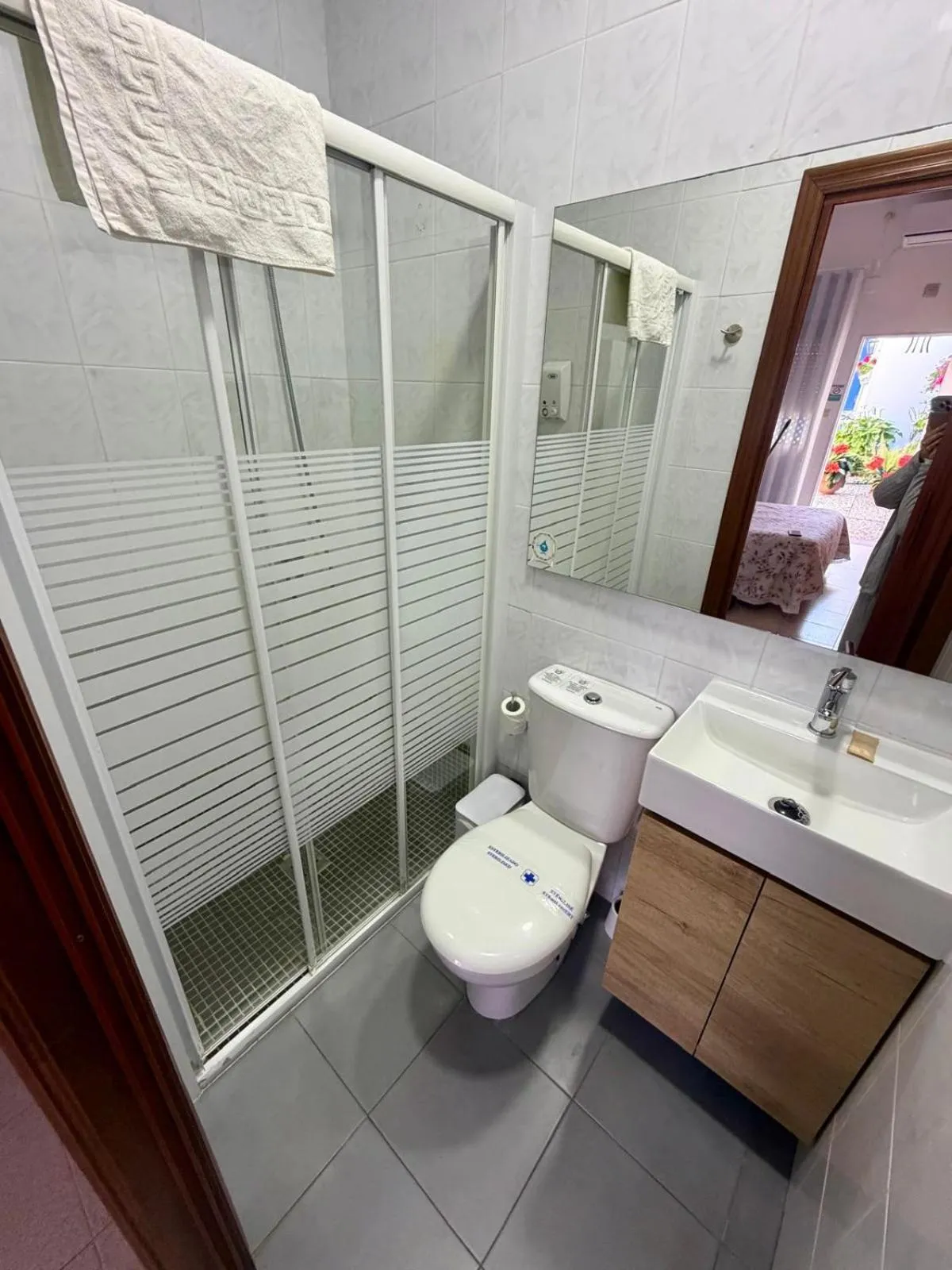 Bathroom in Hostal El Faro