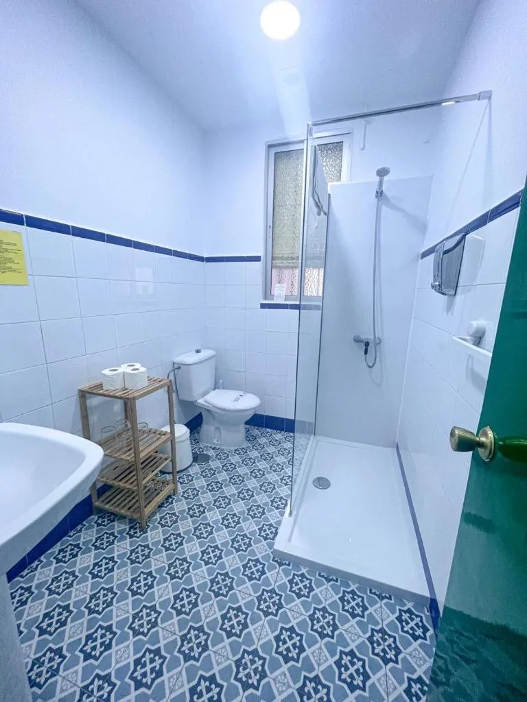 Shower in Hostal El Faro