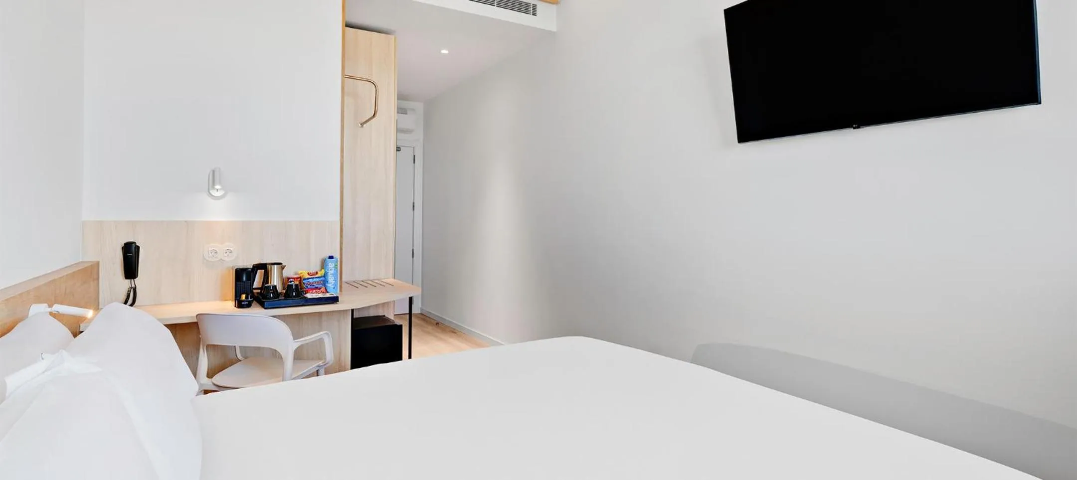 TV and multimedia, Bed in B&B HOTEL Madrid Tres Cantos