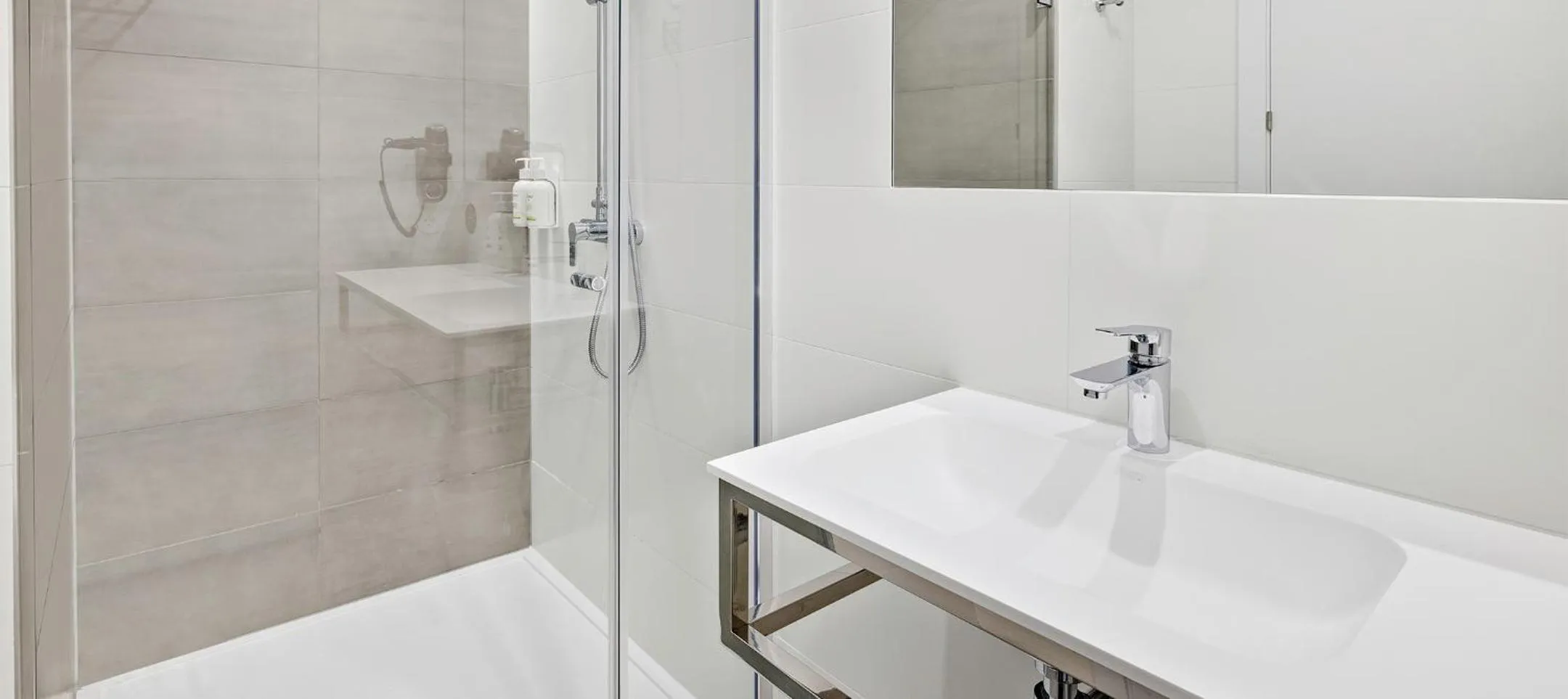 Shower in B&B HOTEL Madrid Tres Cantos