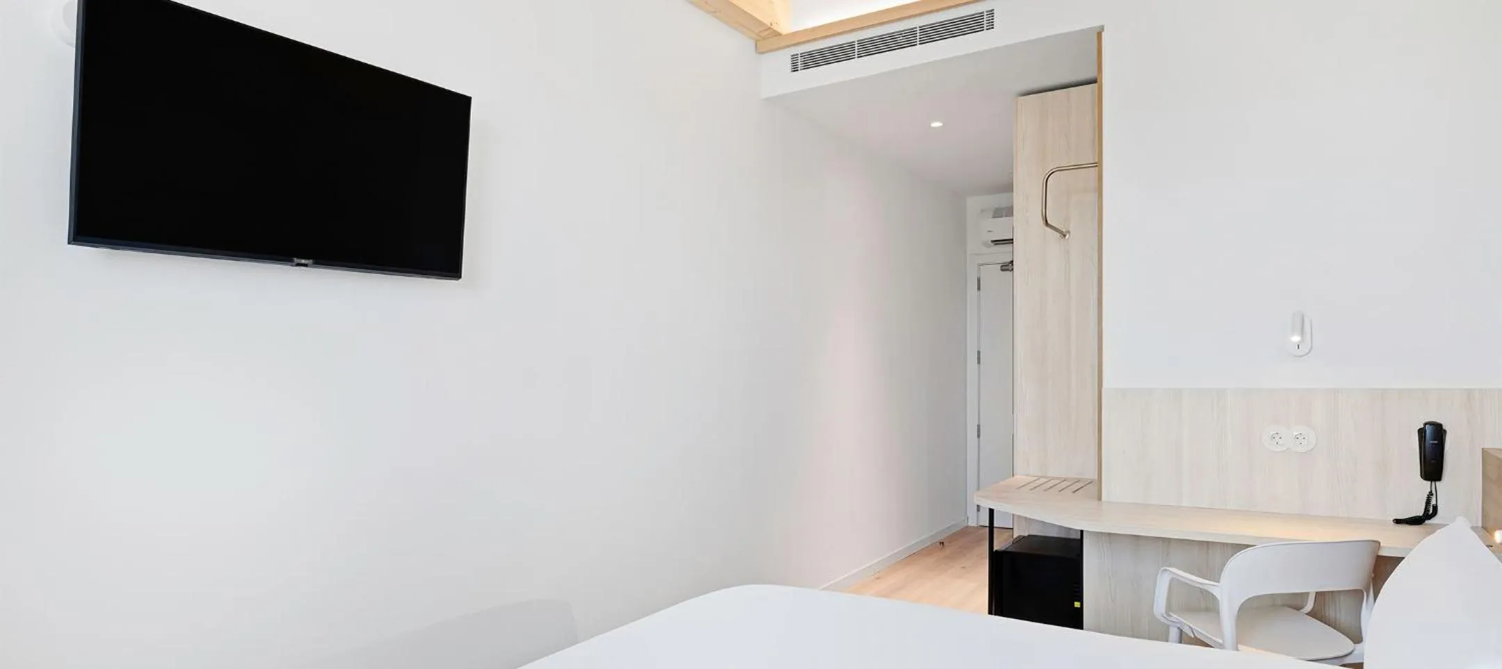 TV and multimedia, Bed in B&B HOTEL Madrid Tres Cantos