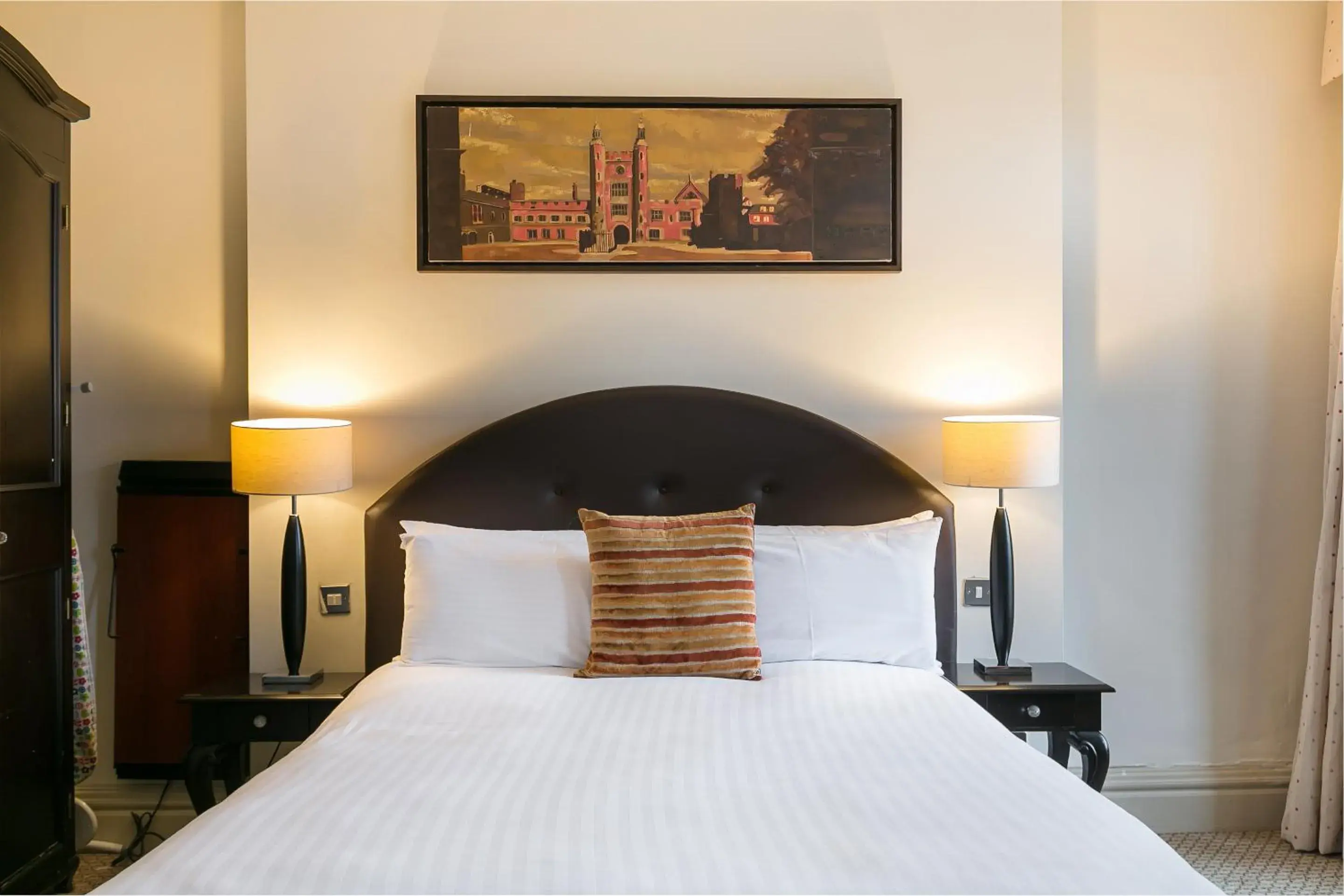 Deluxe Double Room with Castle View in Harte & Garter Deluxe Double Room with Castle View in Harte & Garter