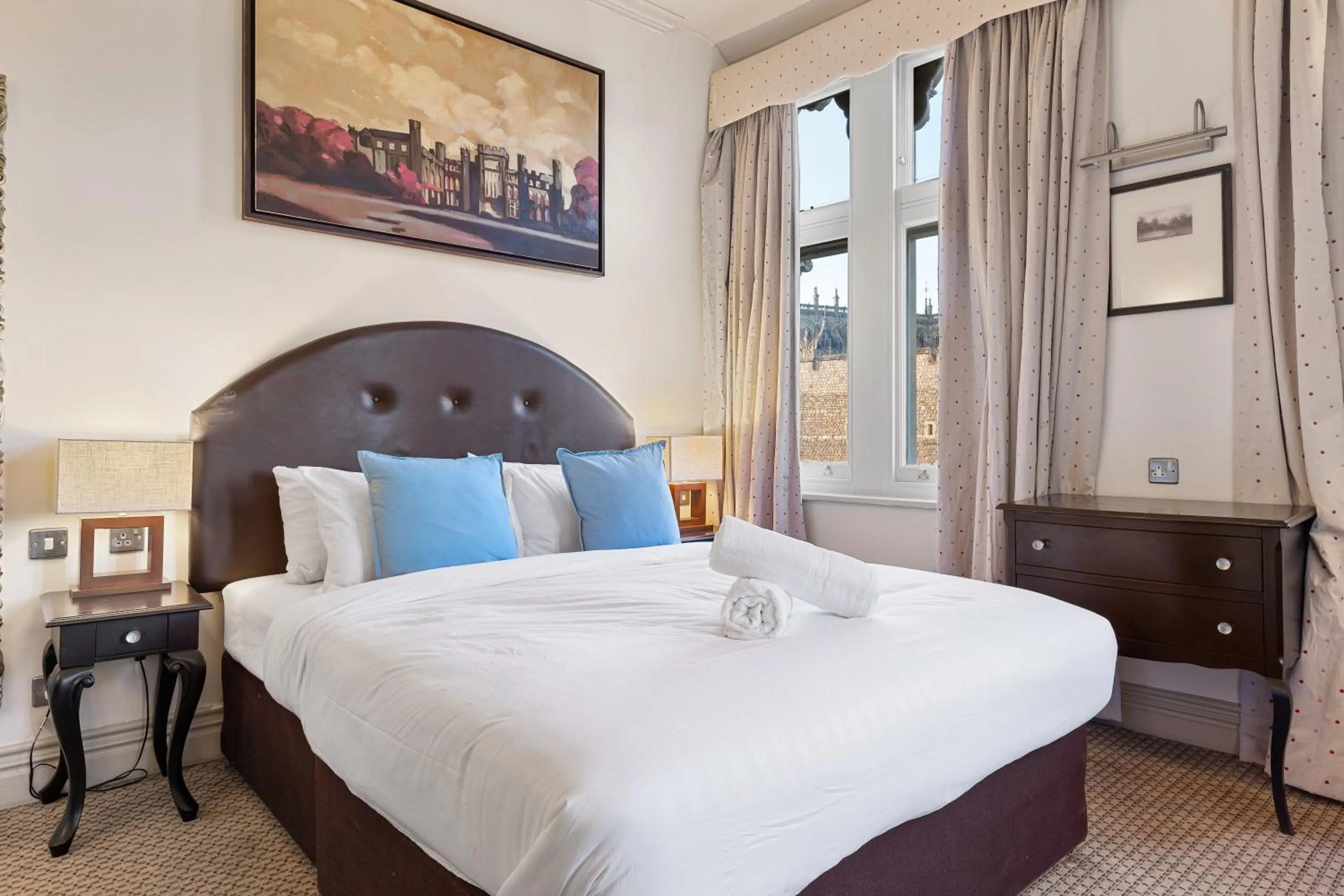 Bed in Harte & Garter