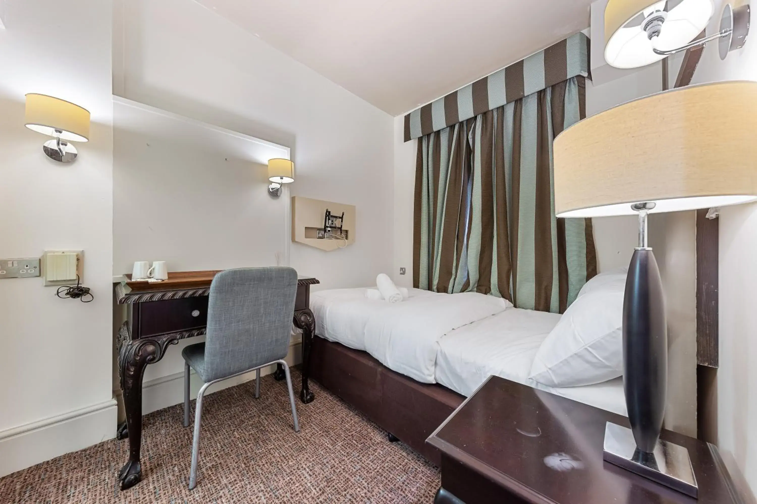 Cozy room in Harte & Garter Cozy room in Harte & Garter