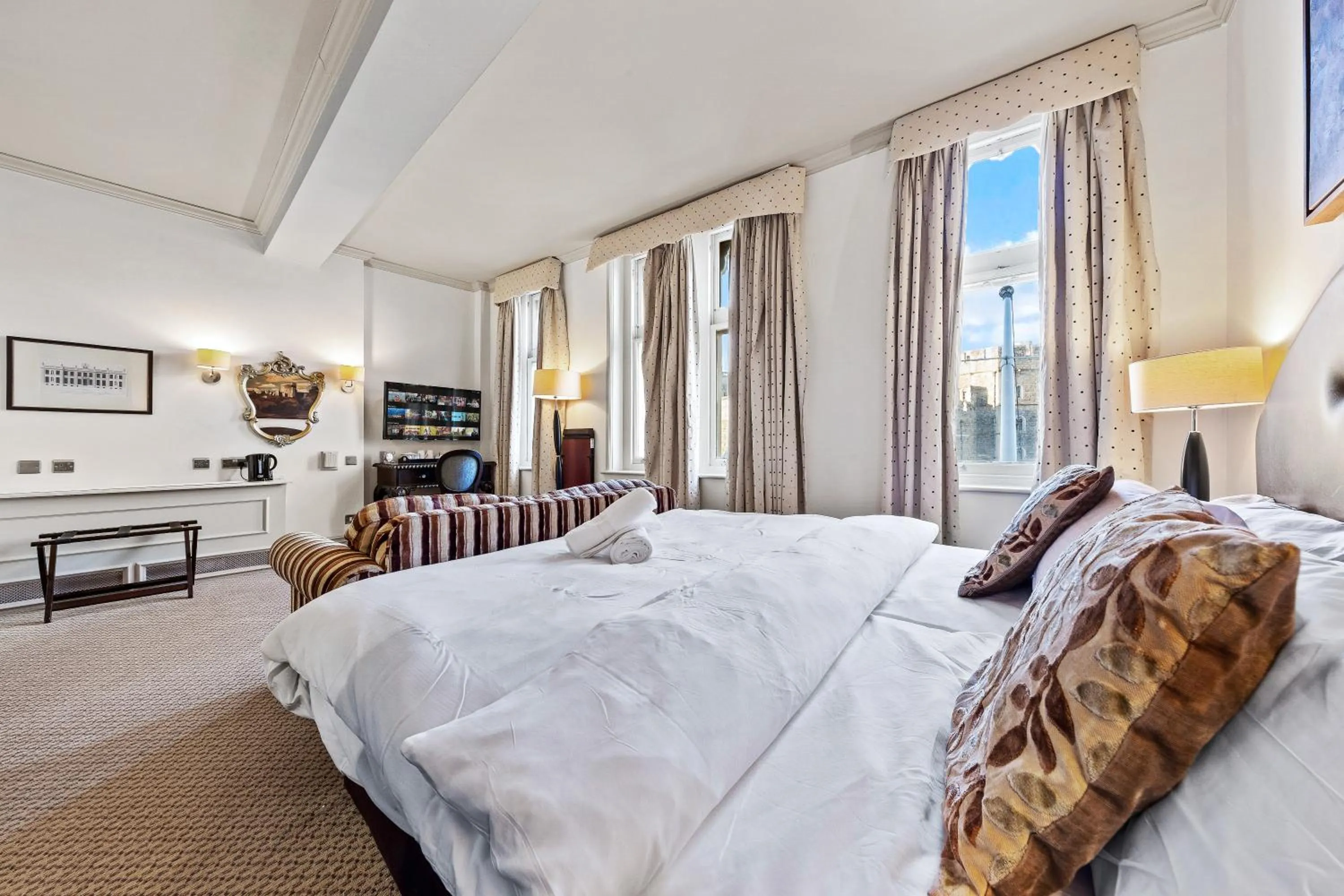 Bed in Harte & Garter