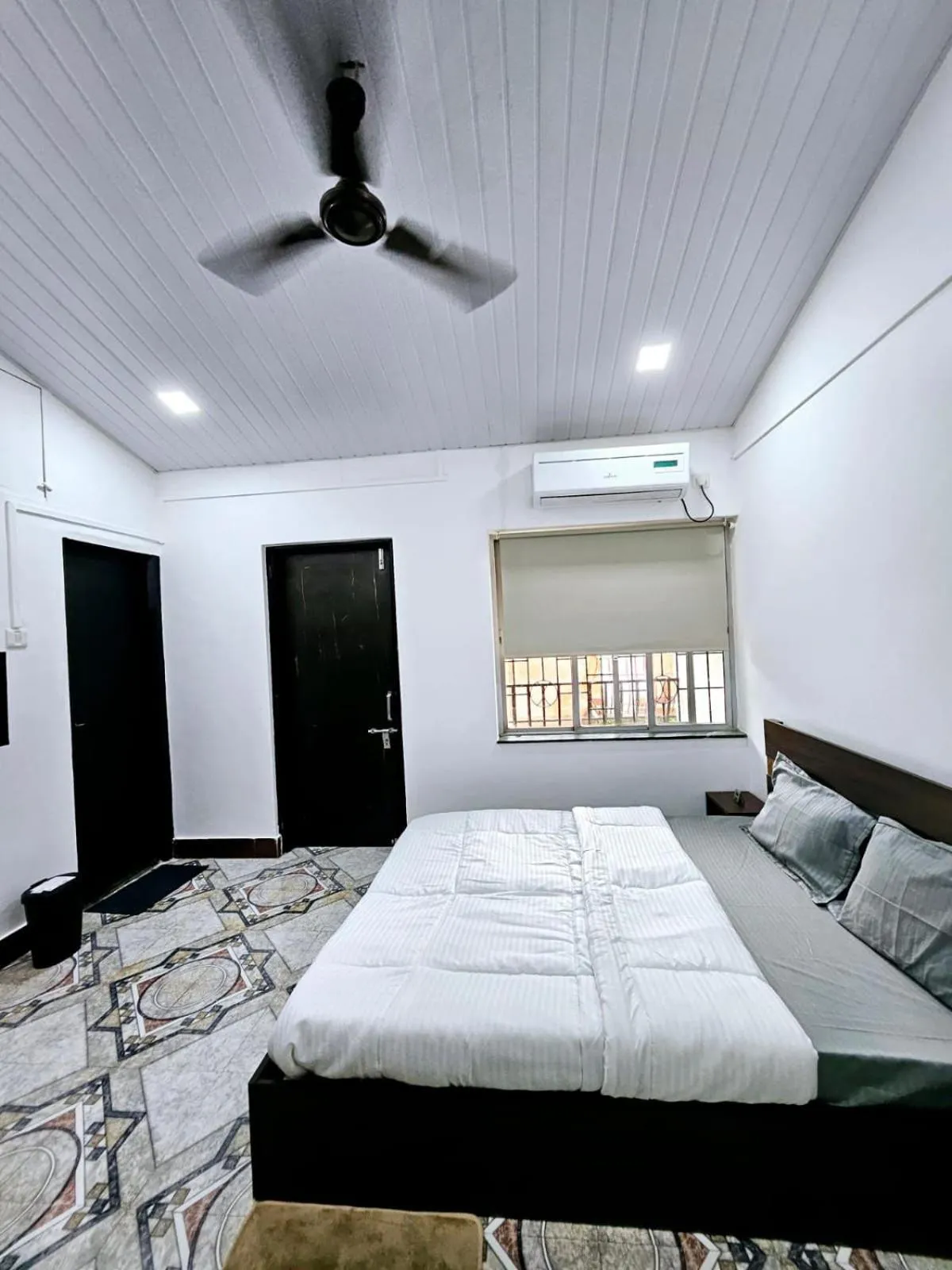 Bedroom, Bed in Don's Villa - Lonavala