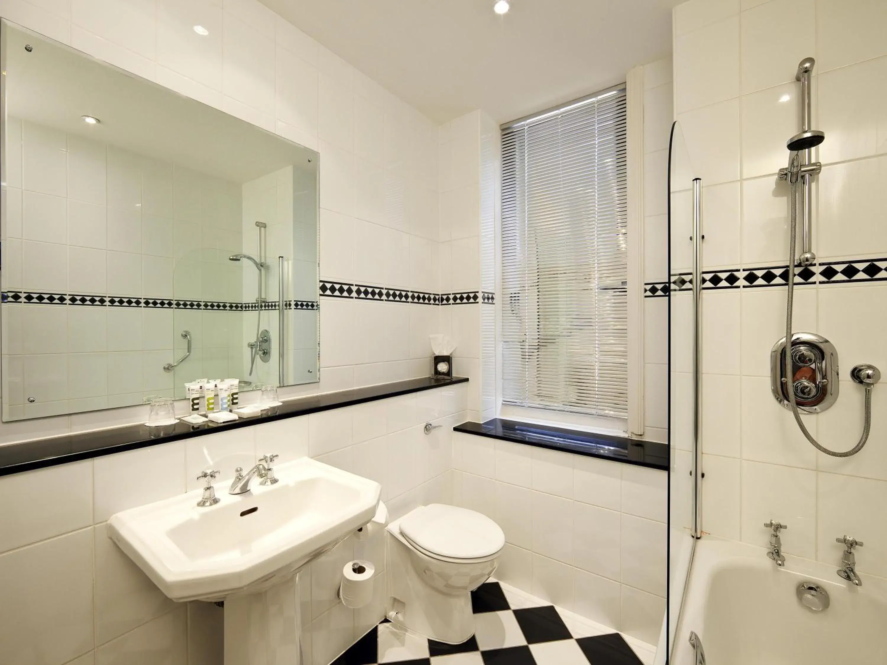 Bedroom in Mercure Oxford Eastgate Hotel Bedroom in Mercure Oxford Eastgate Hotel