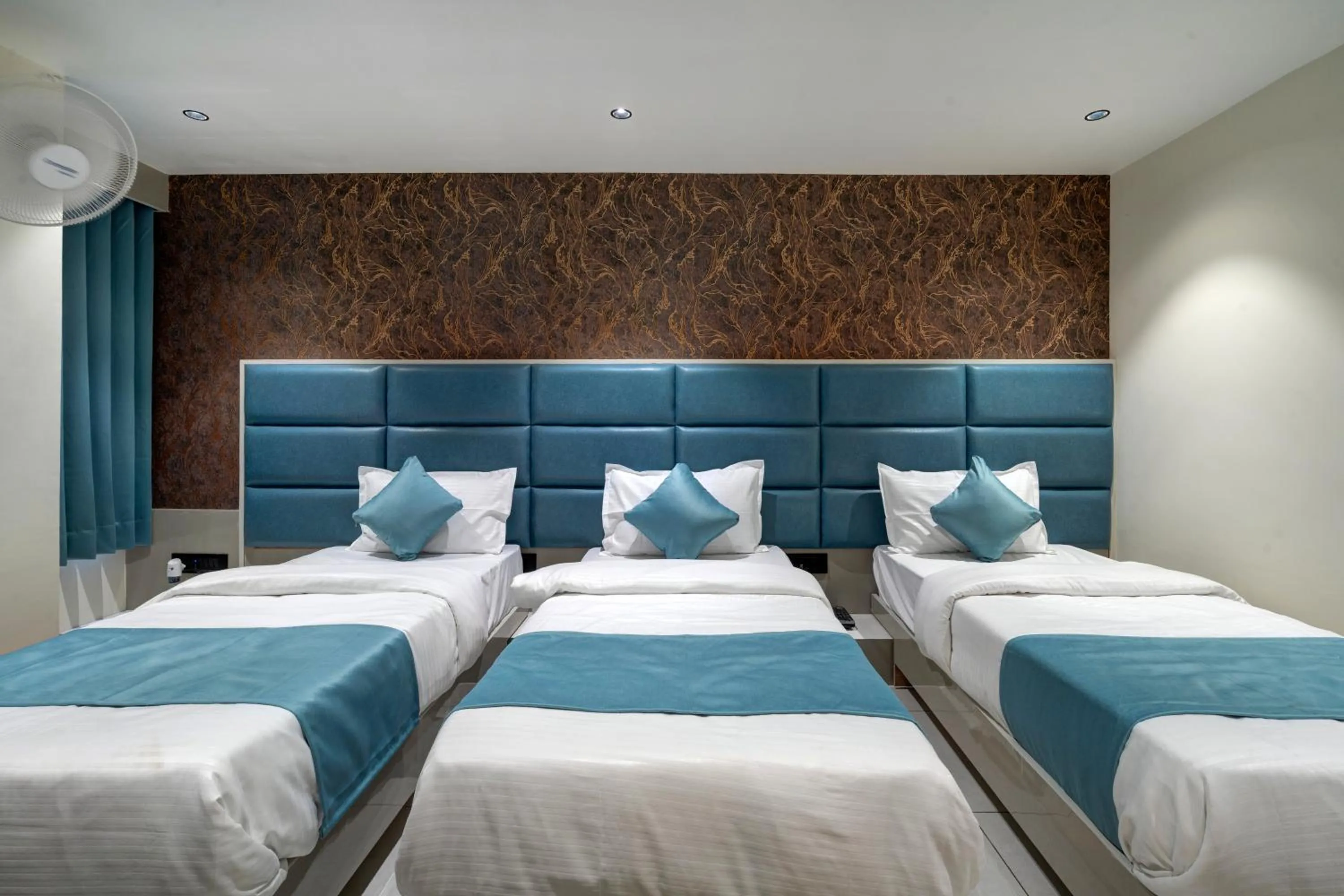 Bed in Hotel Shrimad Villa Gandhinagar