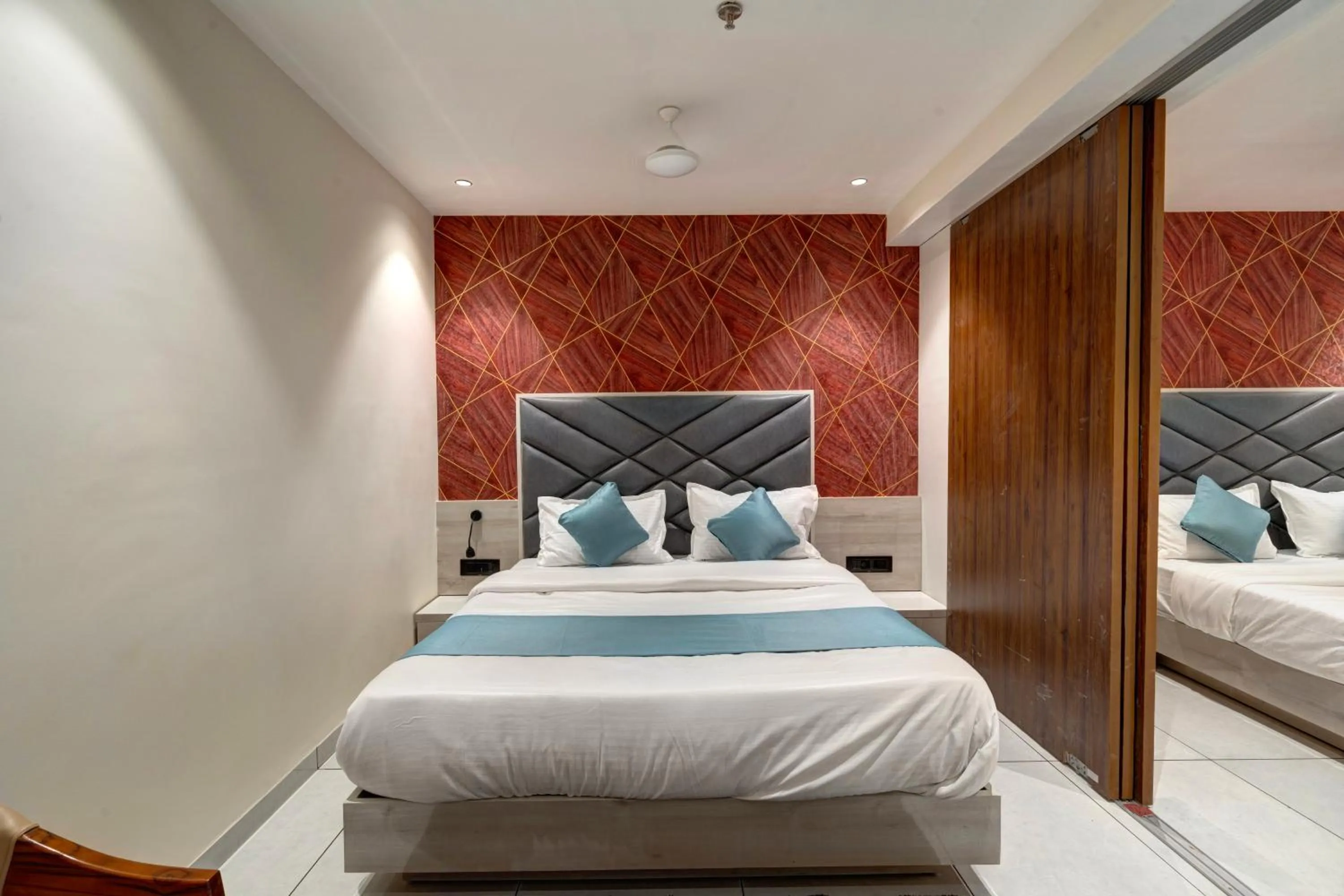 Bed in Hotel Shrimad Villa Gandhinagar