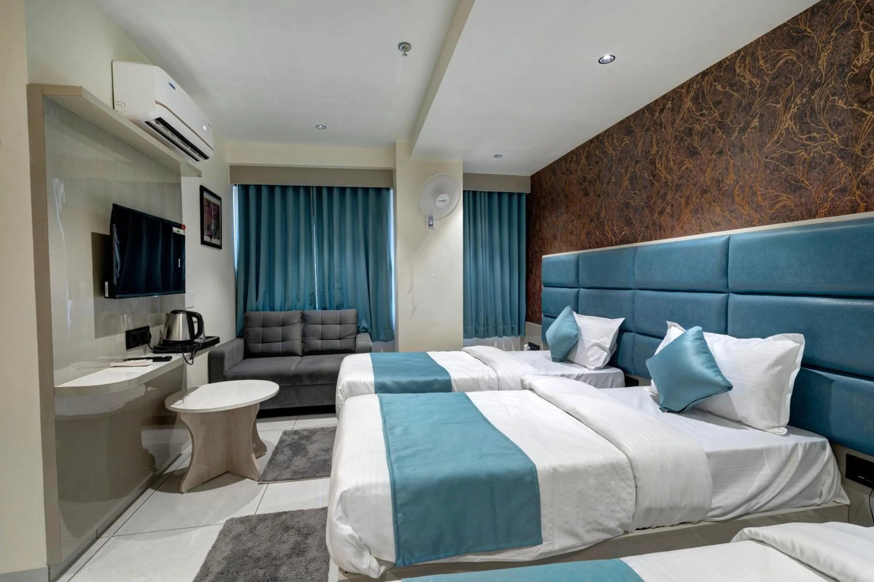 Bed in Hotel Shrimad Villa Gandhinagar