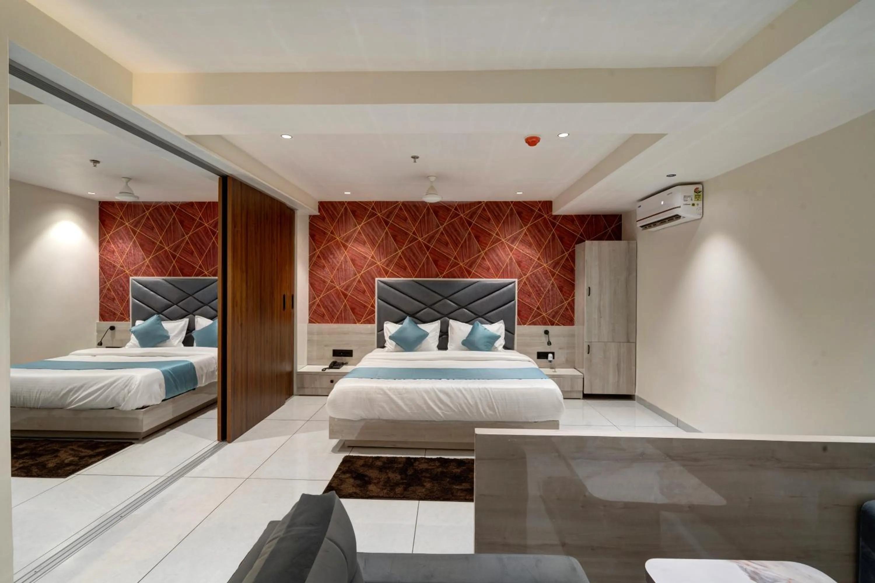Bed in Hotel Shrimad Villa Gandhinagar