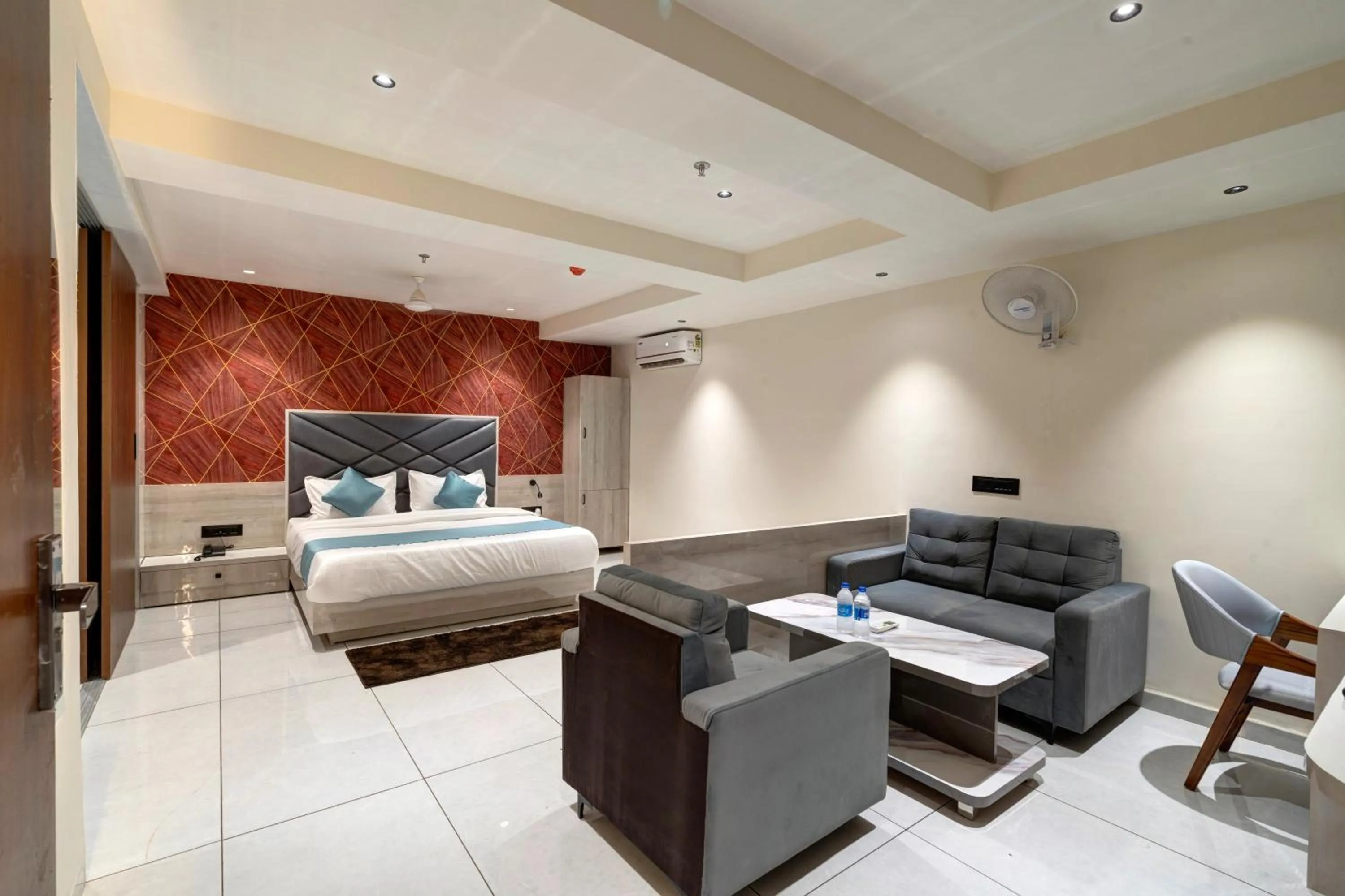 Bed in Hotel Shrimad Villa Gandhinagar