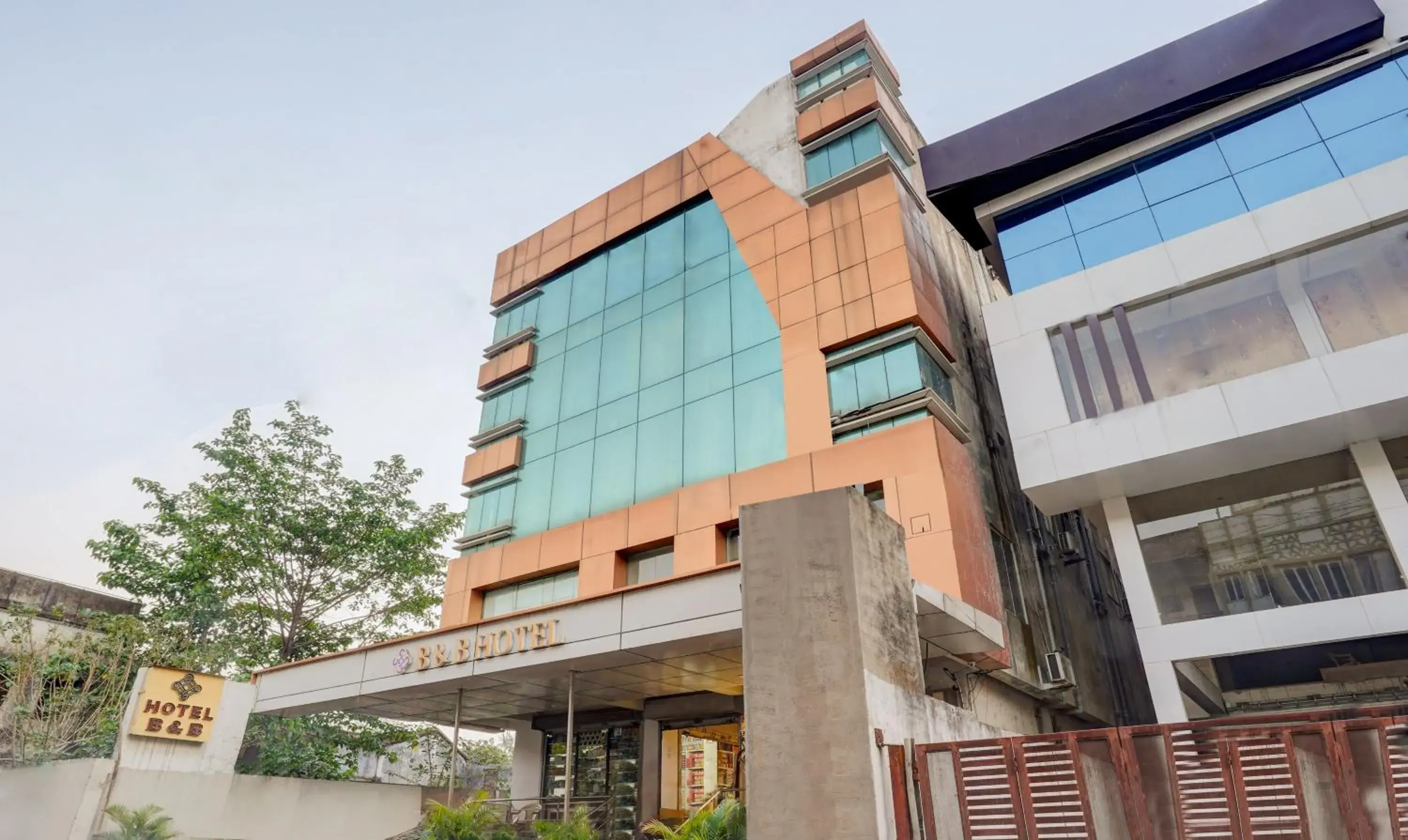 Property building in Treebo B&B Property building in Treebo B&B