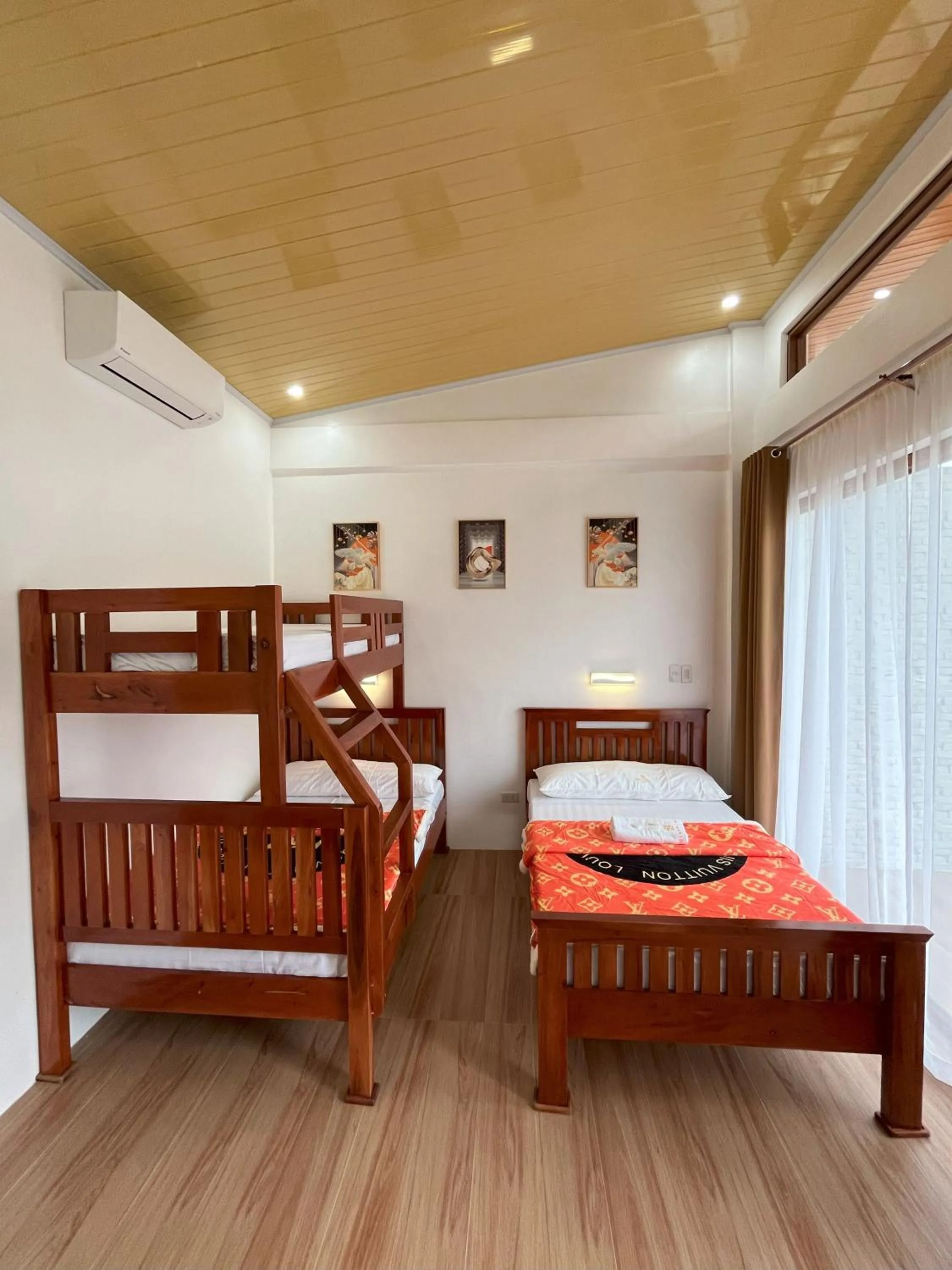 Bed in Villa Mercedes Private Resort