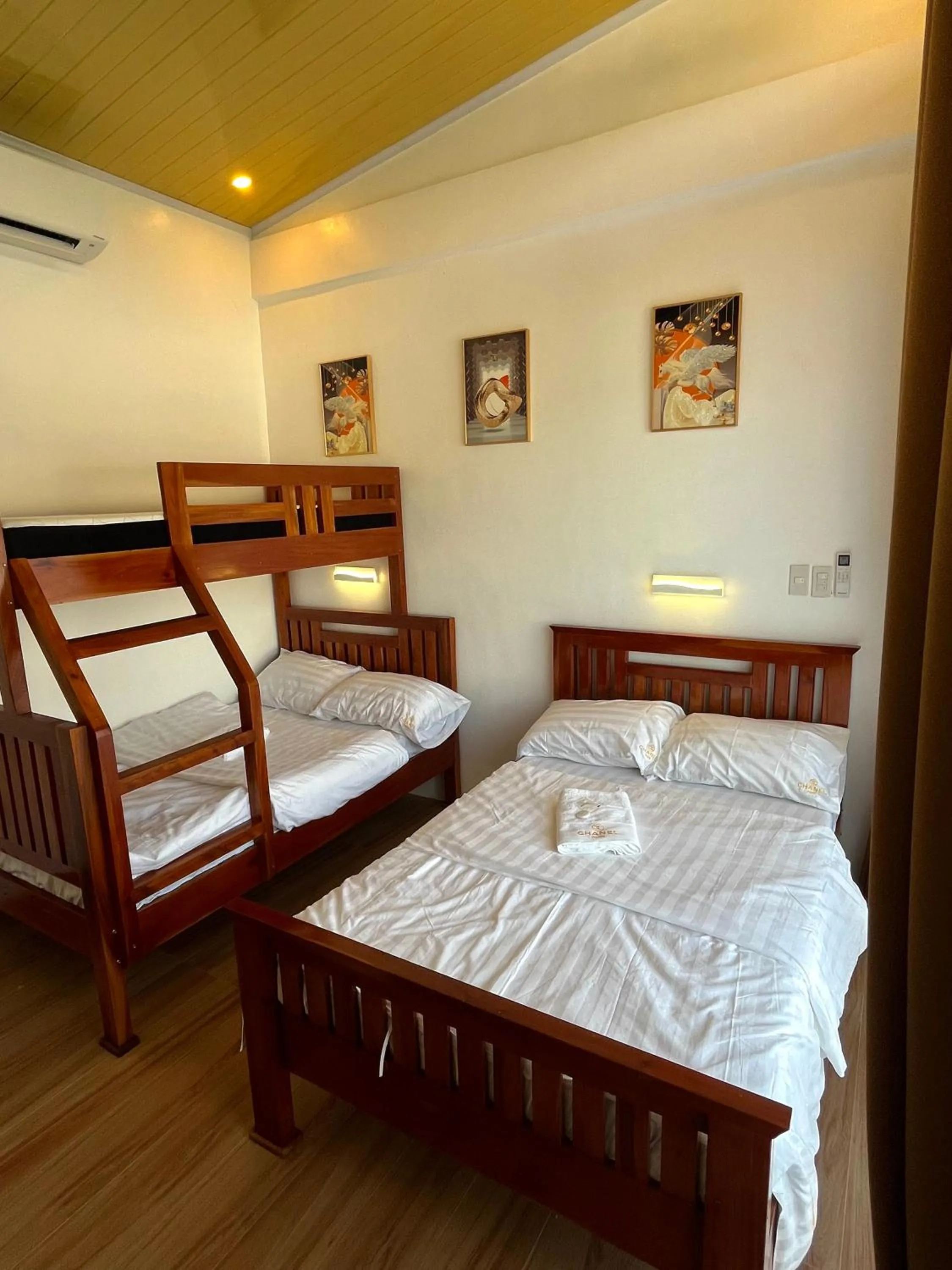 Bed in Villa Mercedes Private Resort