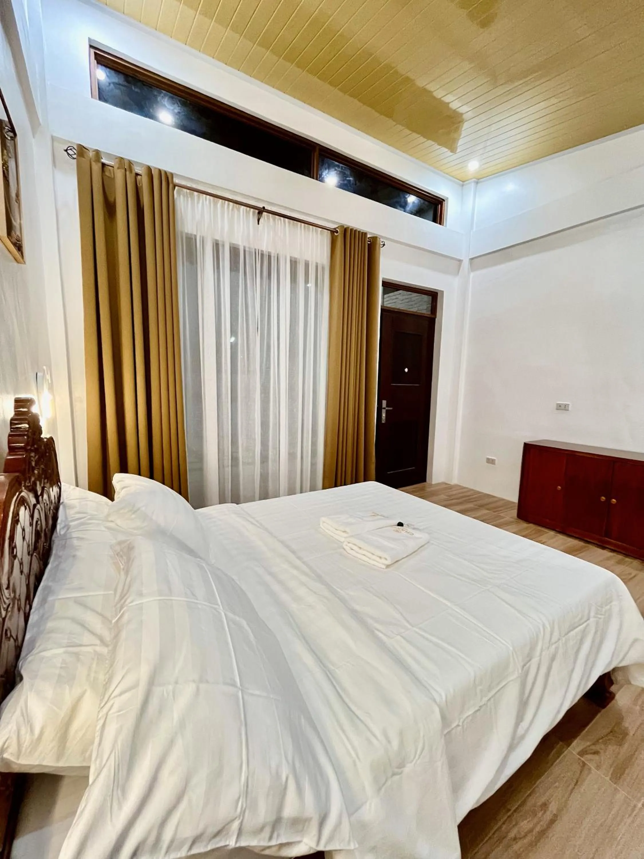 Bed in Villa Mercedes Private Resort