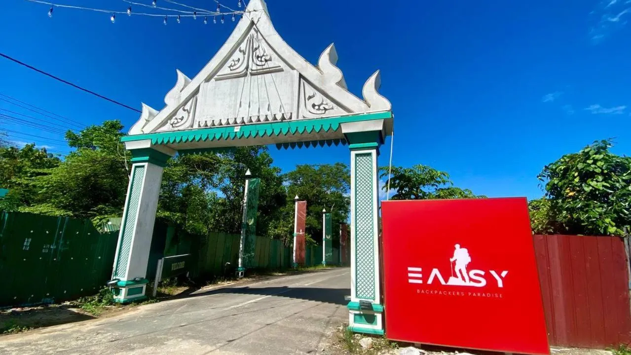 Property logo or sign in Easy Backpackers Paradise