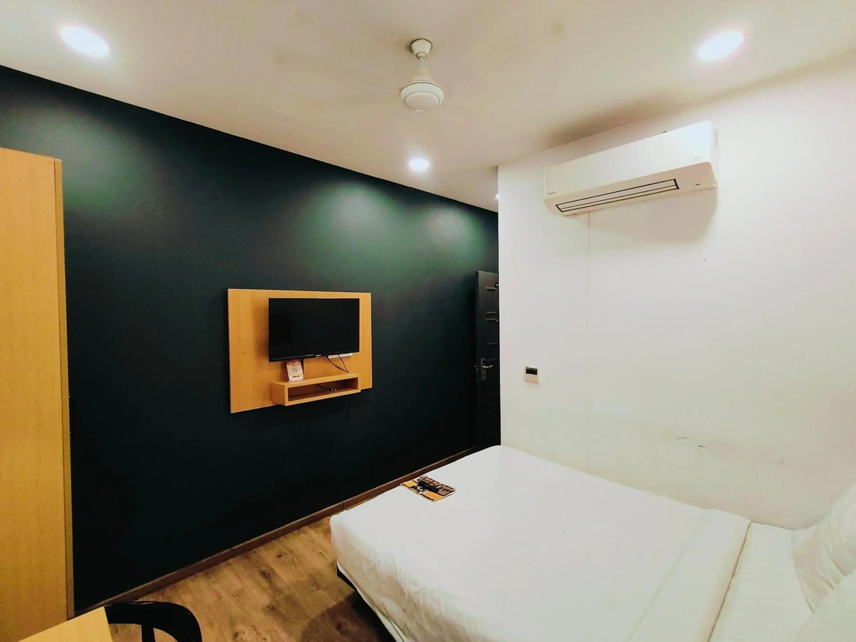 View (from property/room), Bed in Hotel La Maison View (from property/room), Bed in Hotel La Maison