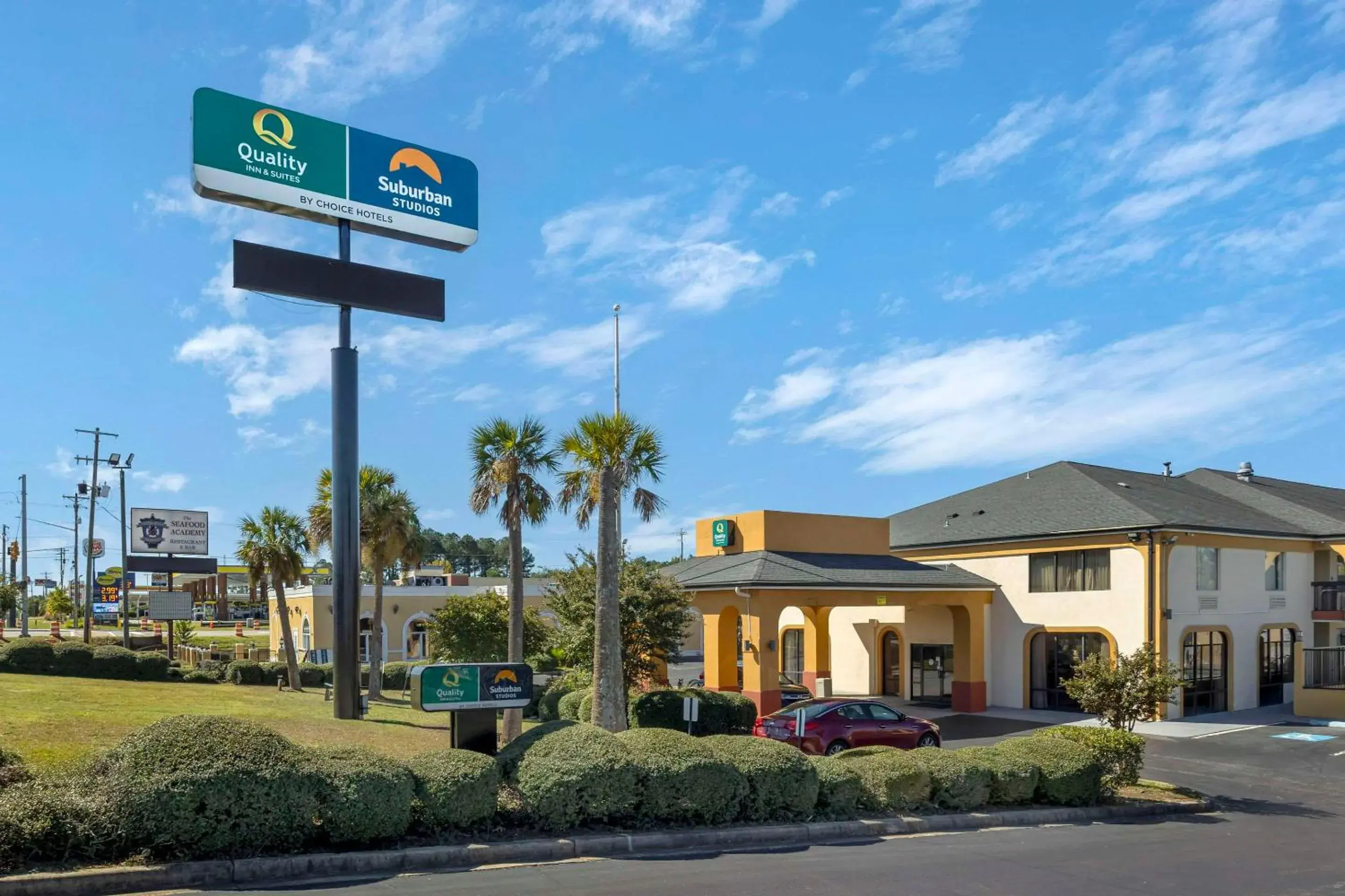 Property building in Suburban Studios Orangeburg Property building in Suburban Studios Orangeburg