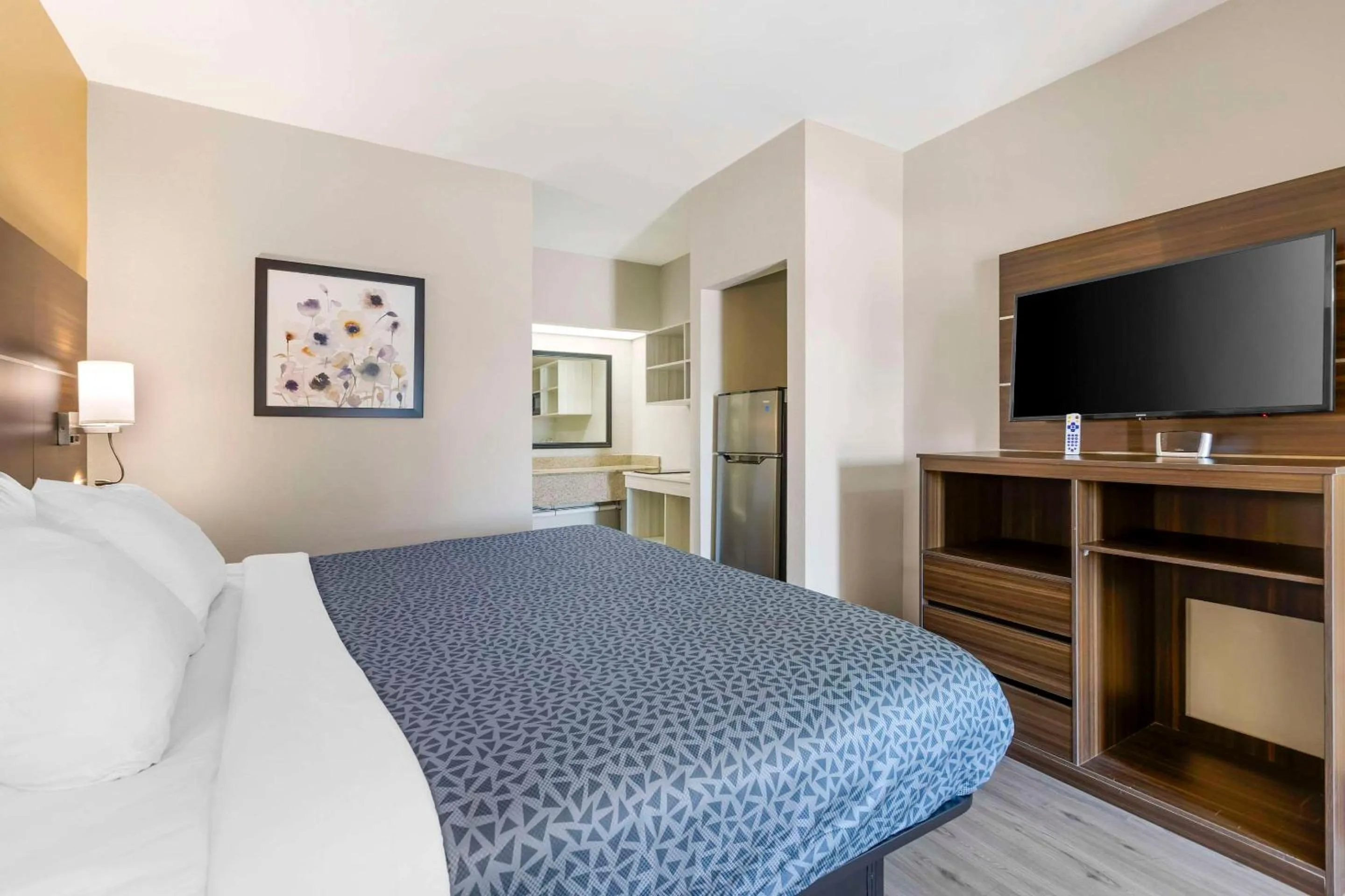 Bedroom, Bed in Suburban Studios Orangeburg