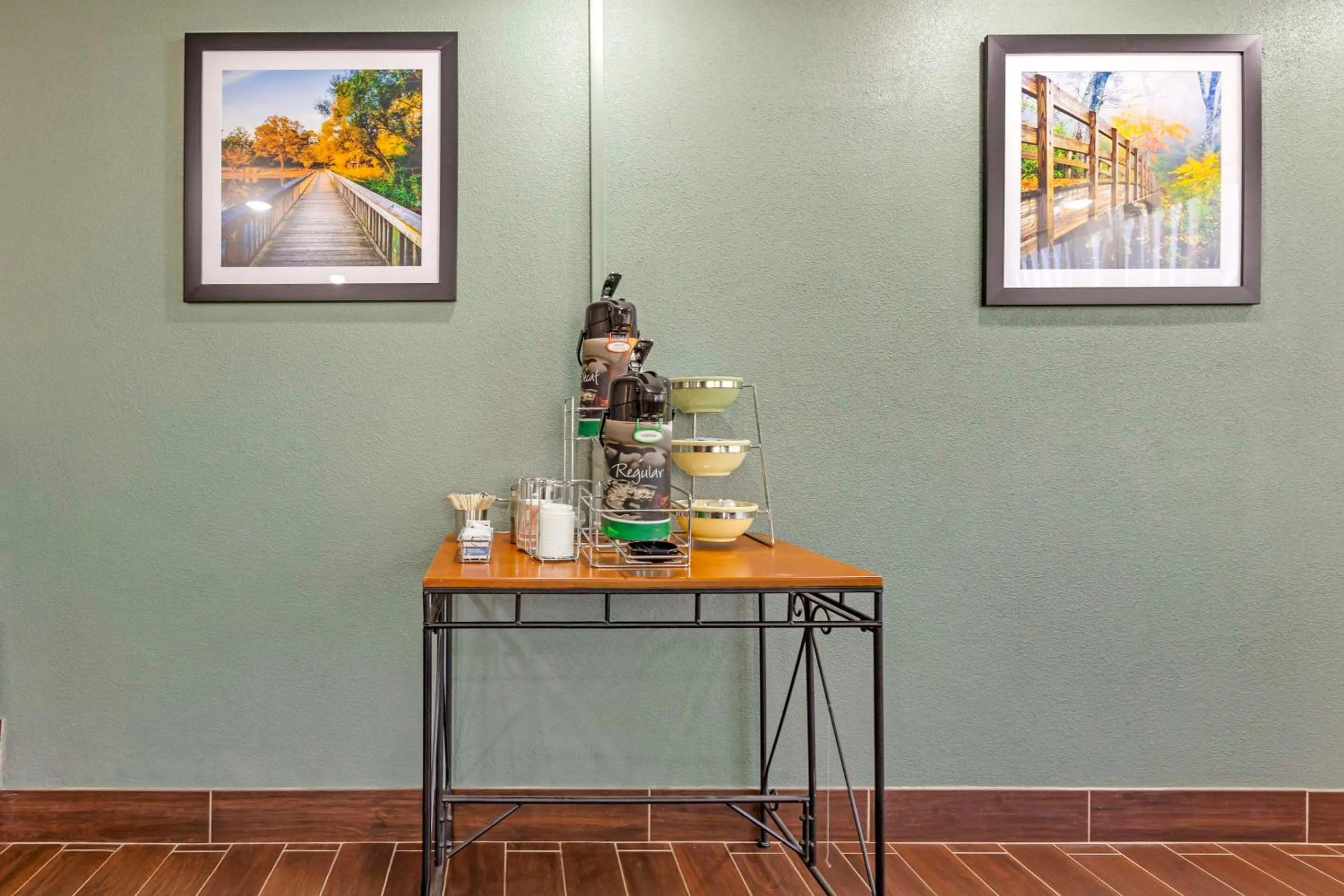 Lobby or reception in Suburban Studios Orangeburg