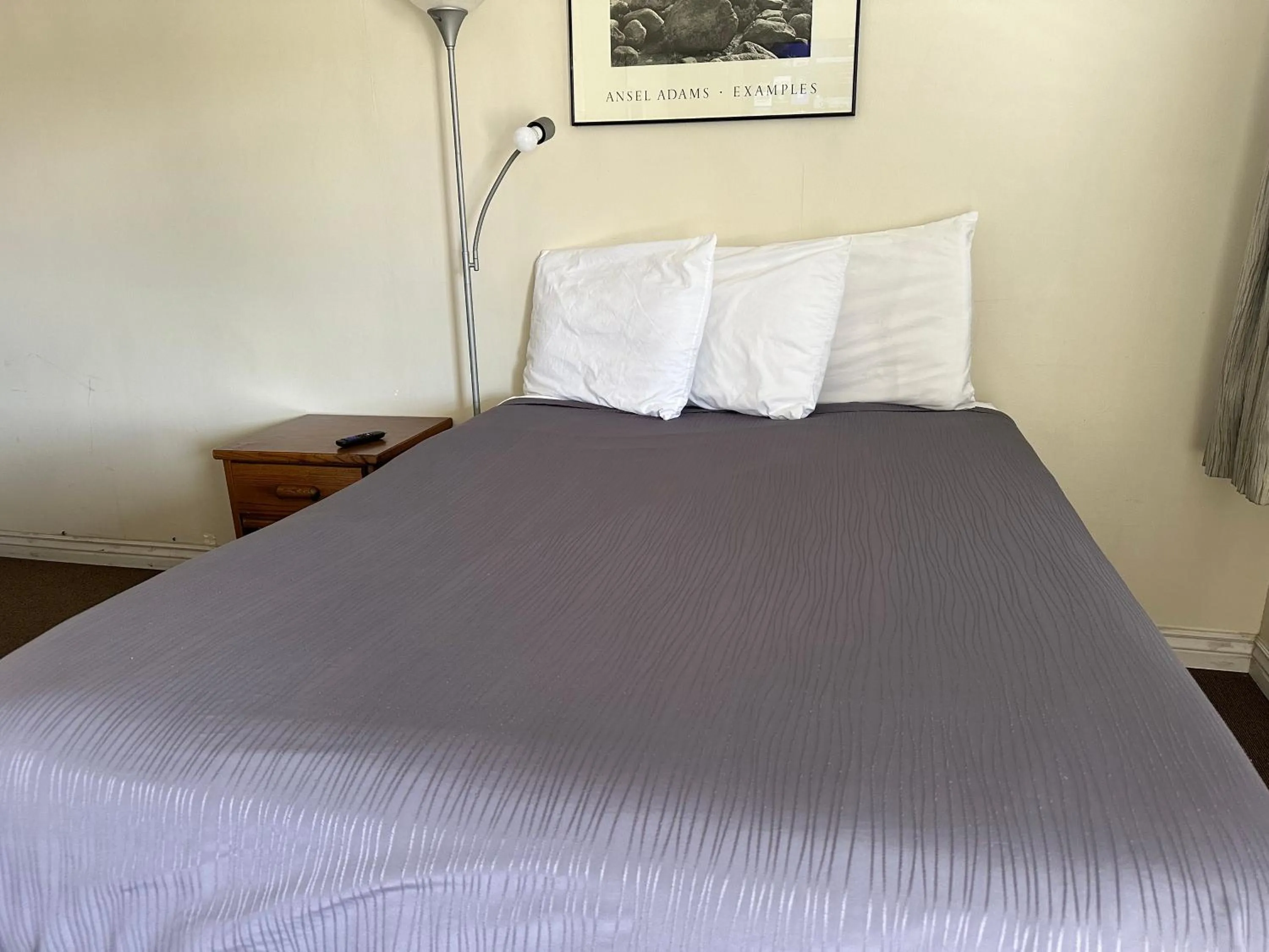 Bed in Grand Central Motel