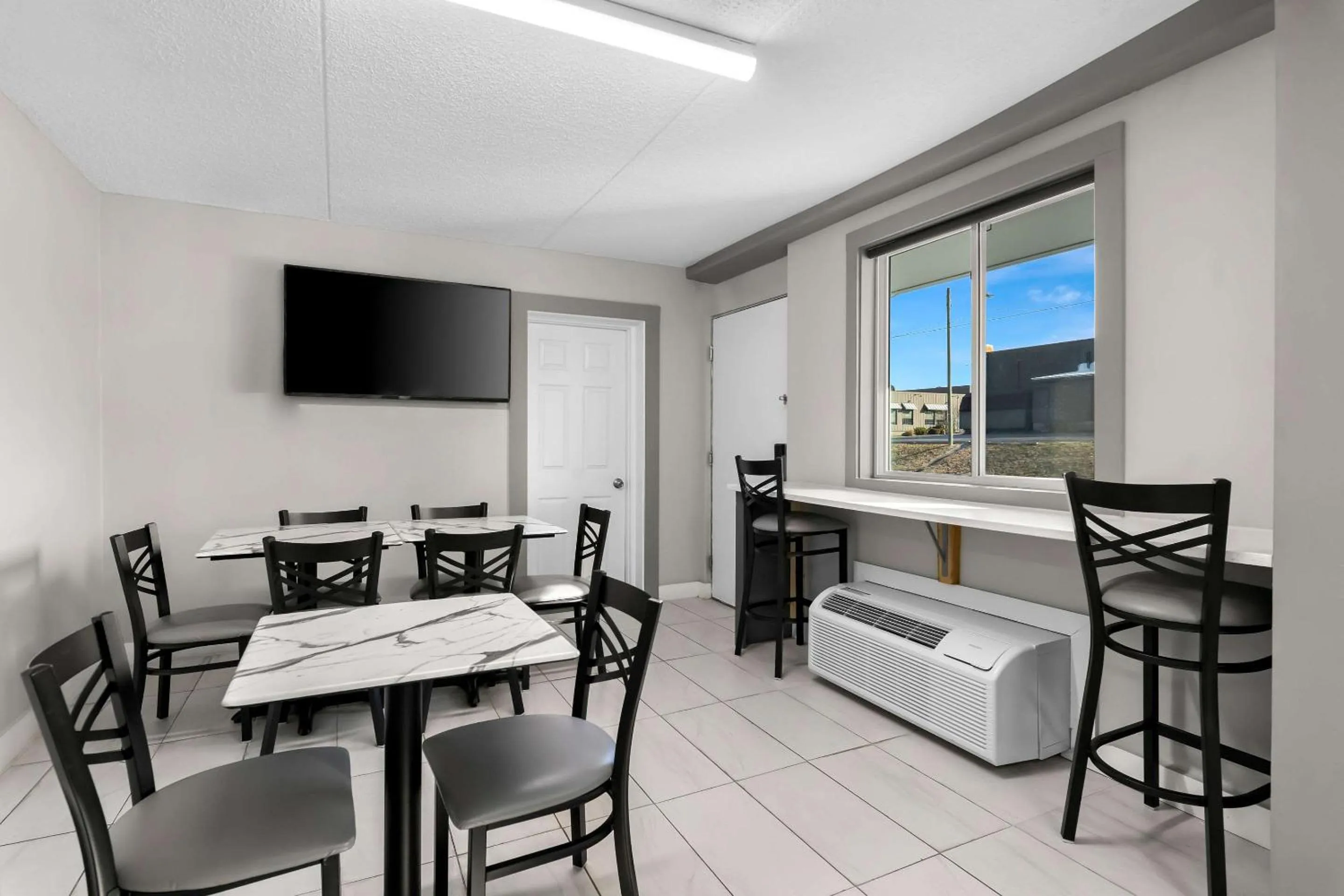 Breakfast in Quality Inn Nashville - Opryland Area