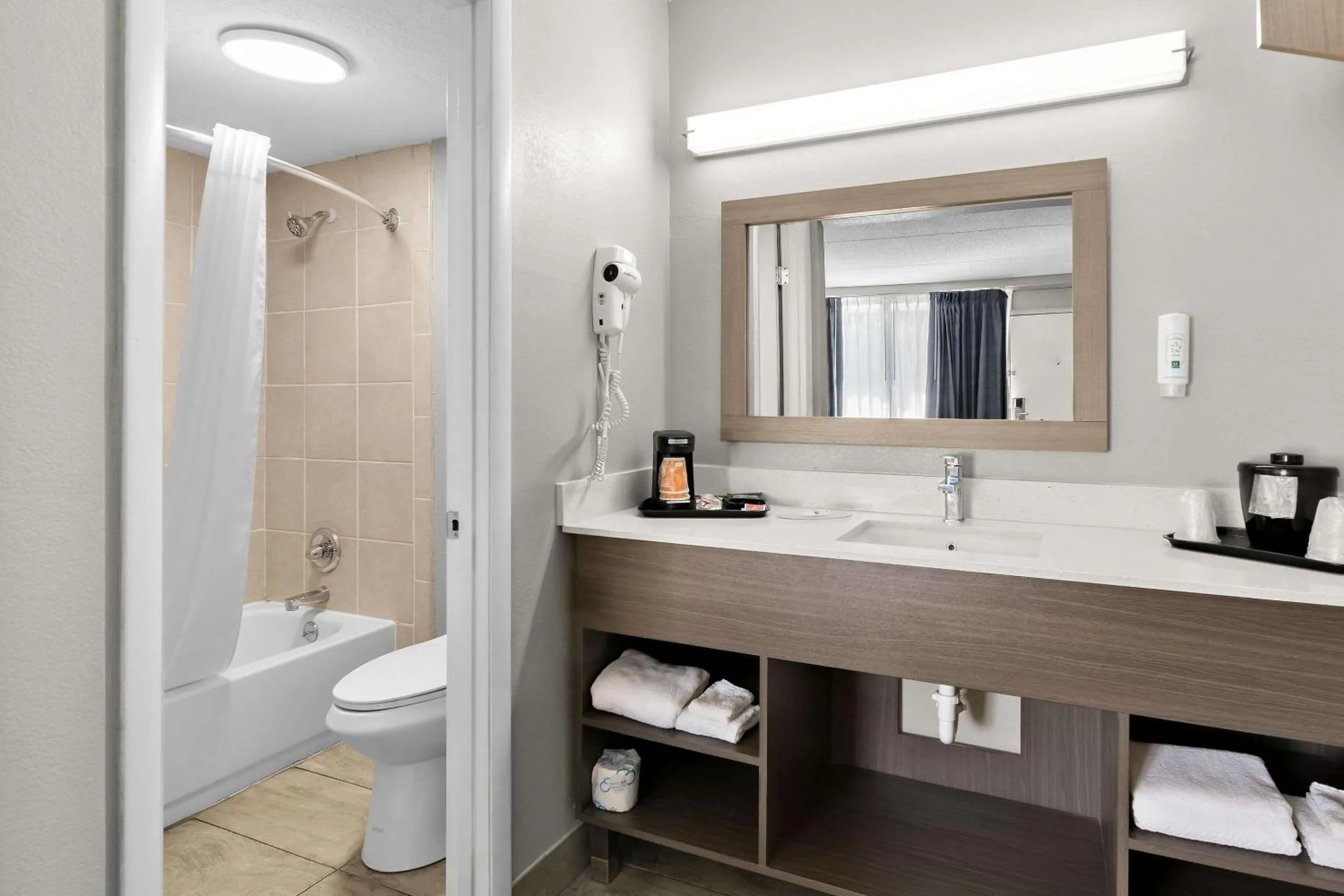 Bedroom in Quality Inn Nashville - Opryland Area