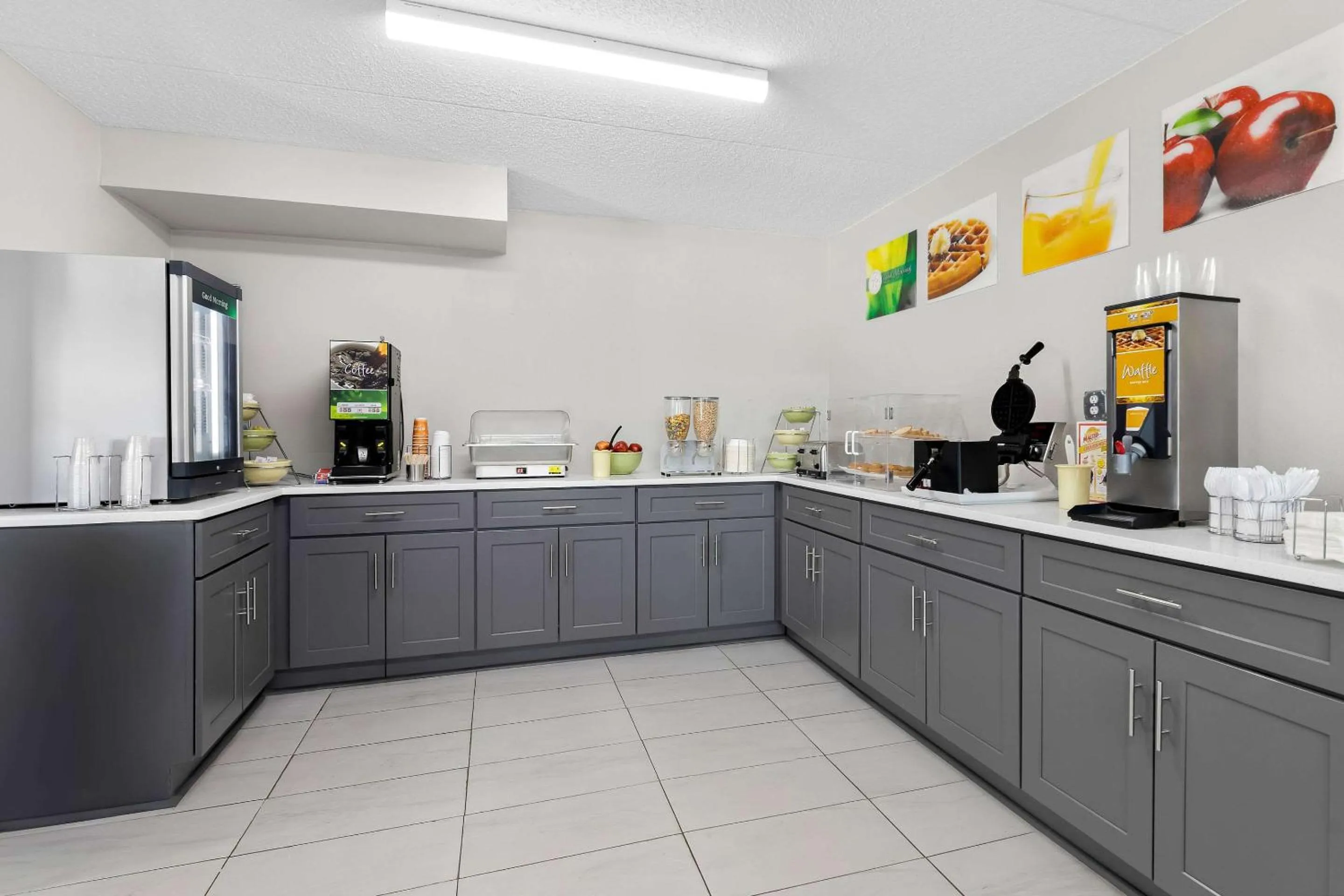 Breakfast in Quality Inn Nashville - Opryland Area