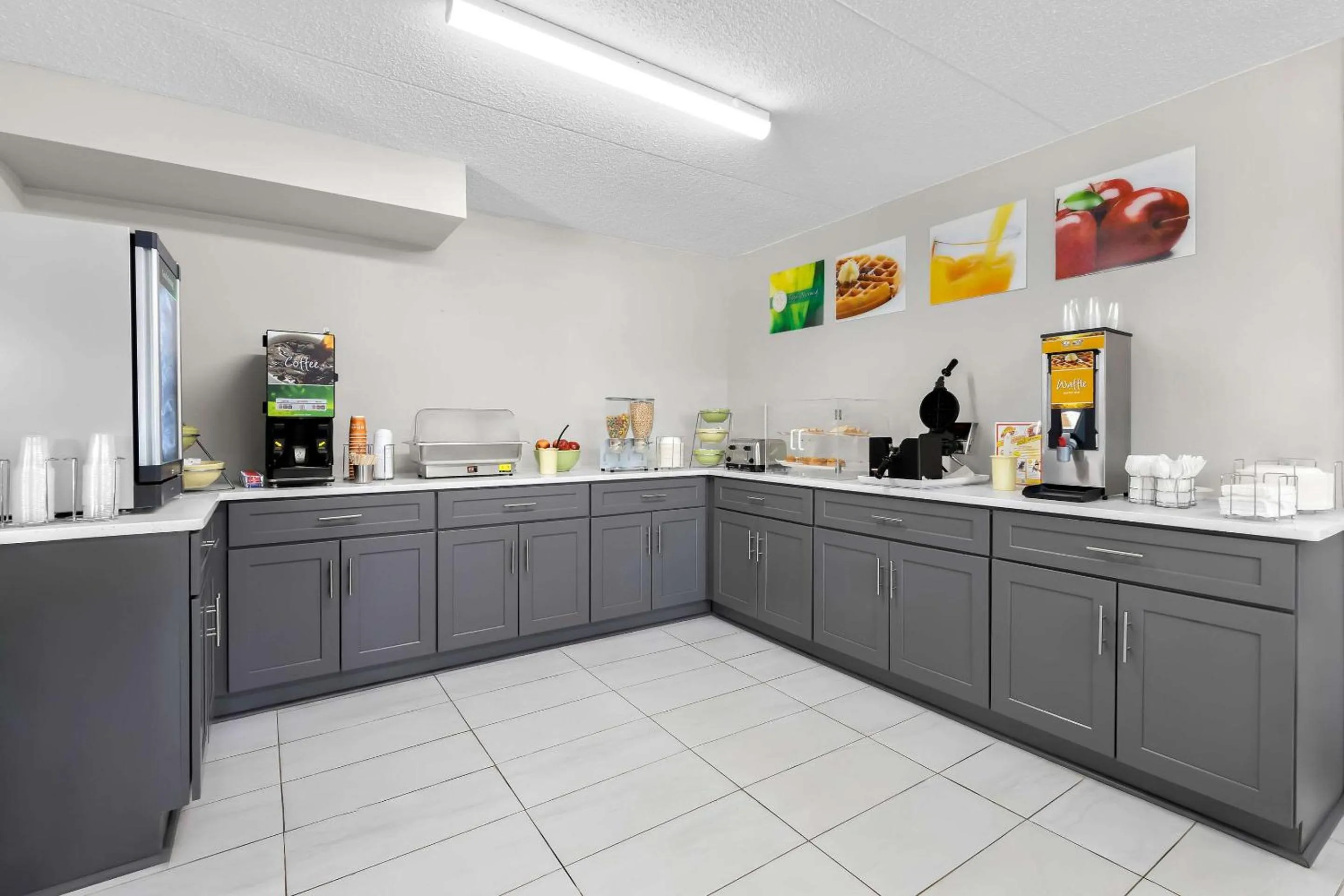 Breakfast in Quality Inn Nashville - Opryland Area