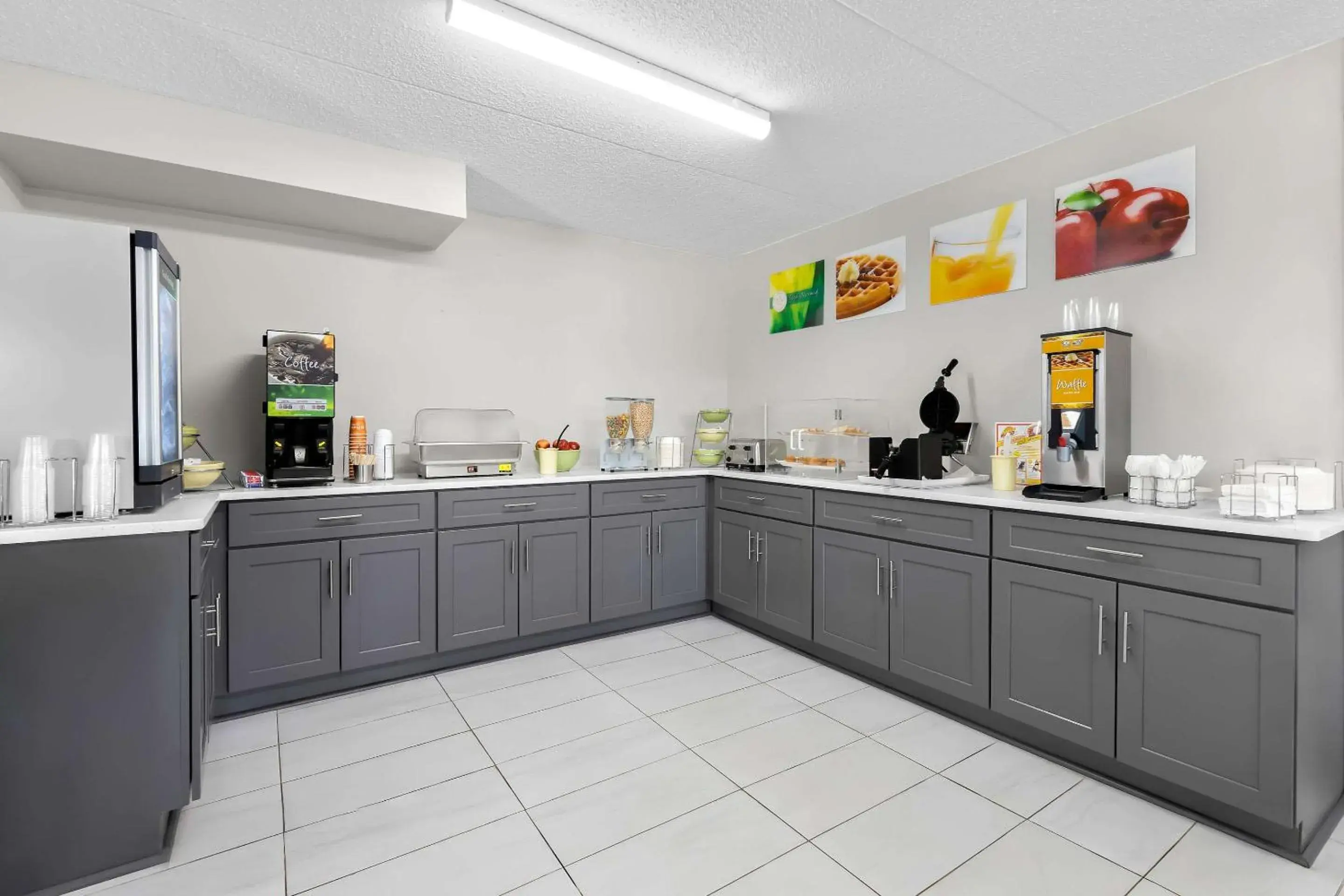 Breakfast in Quality Inn Nashville - Opryland Area Breakfast in Quality Inn Nashville - Opryland Area