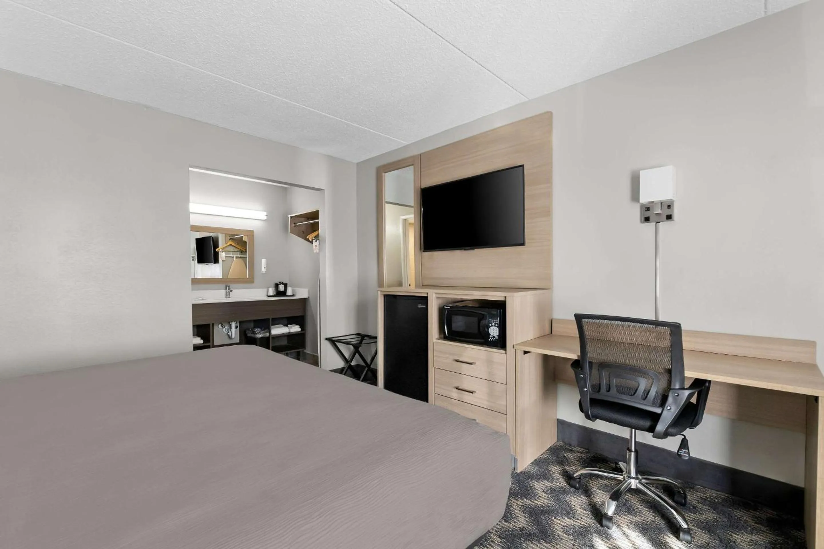 Bedroom, Bed in Quality Inn Nashville - Opryland Area