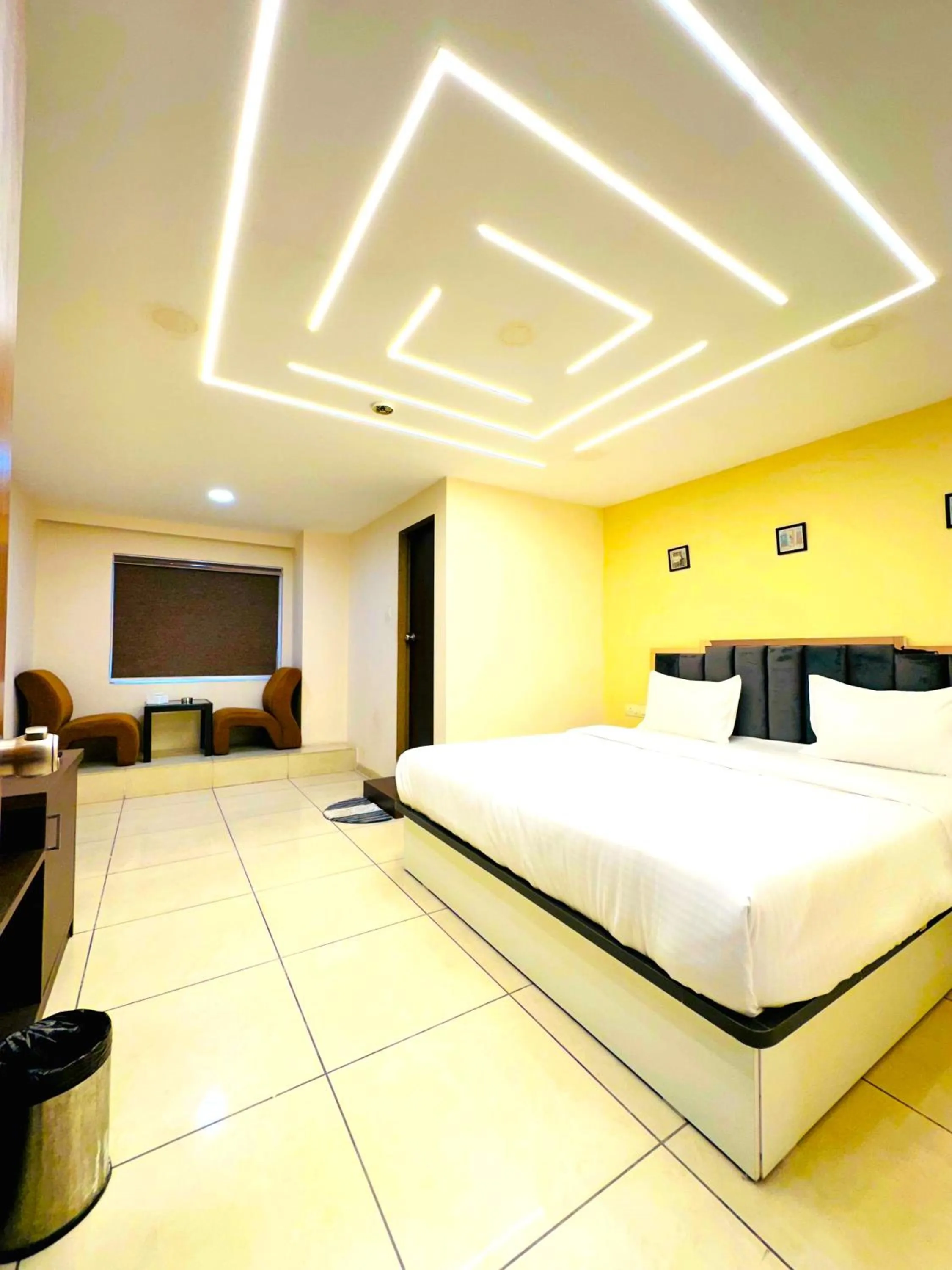 Bed in Aundh Elite Stay