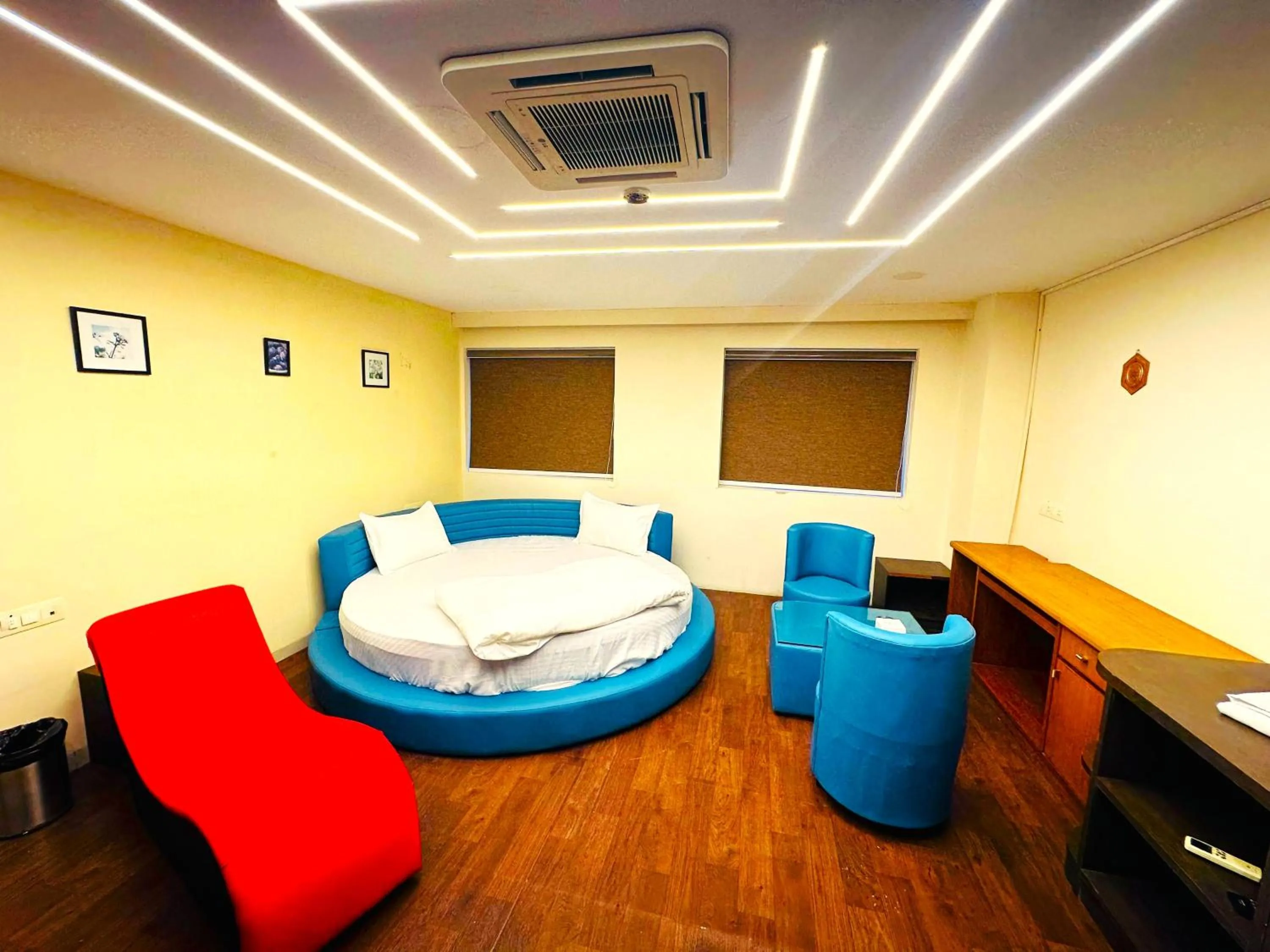 Bed in Aundh Elite Stay