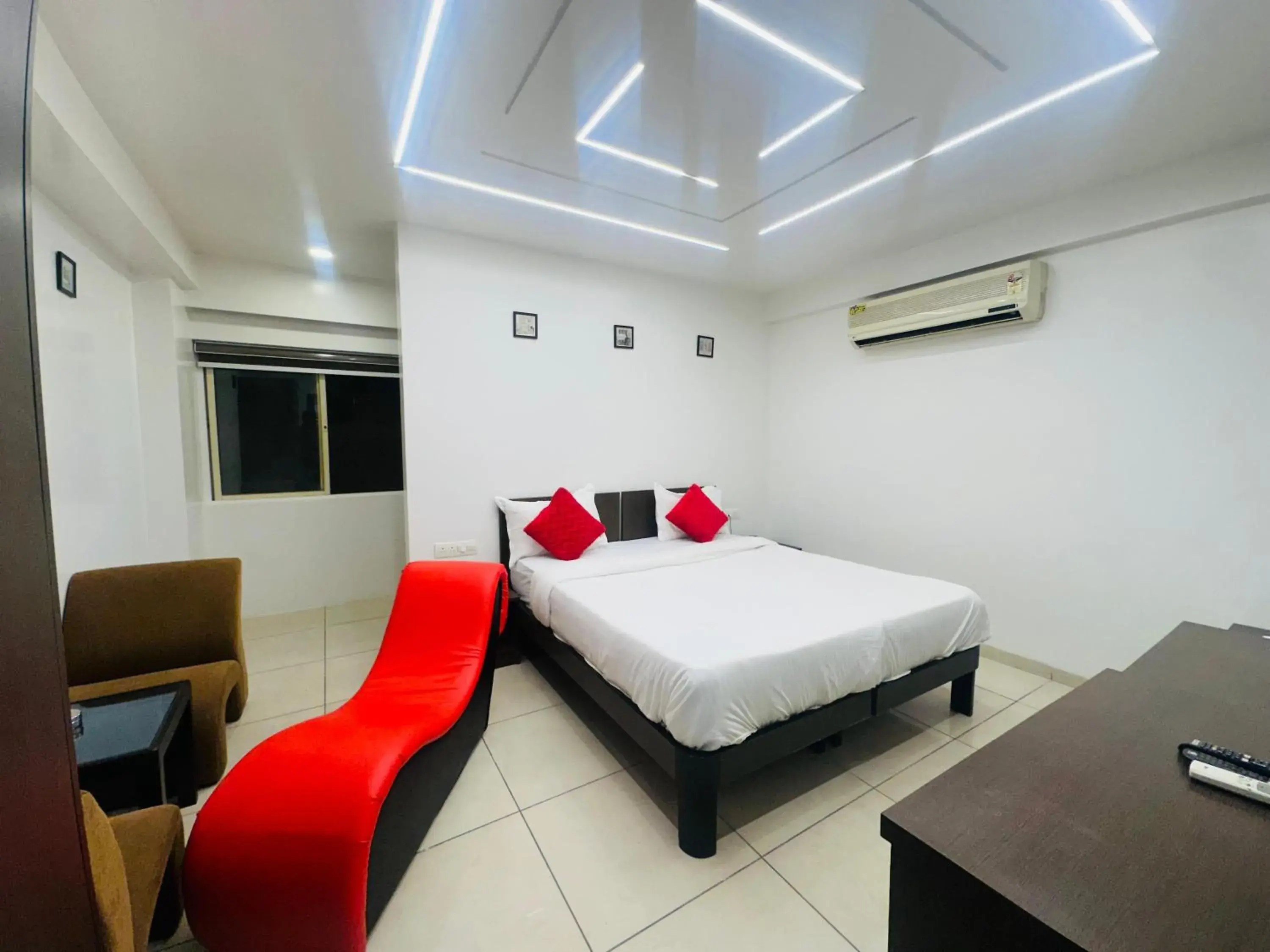 Deluxe Double Room - single occupancy in Aundh Elite Stay Deluxe Double Room - single occupancy in Aundh Elite Stay