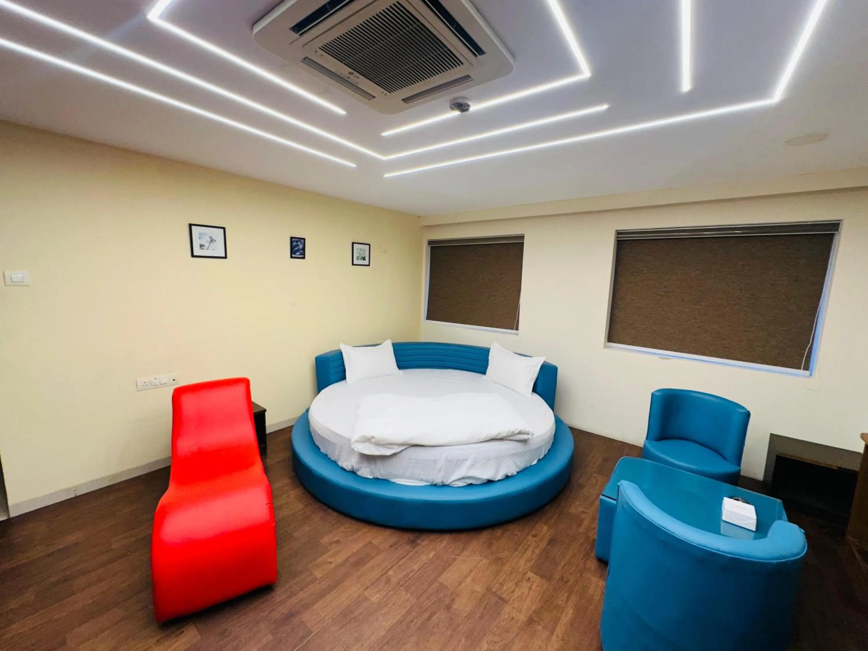 Bed in Aundh Elite Stay