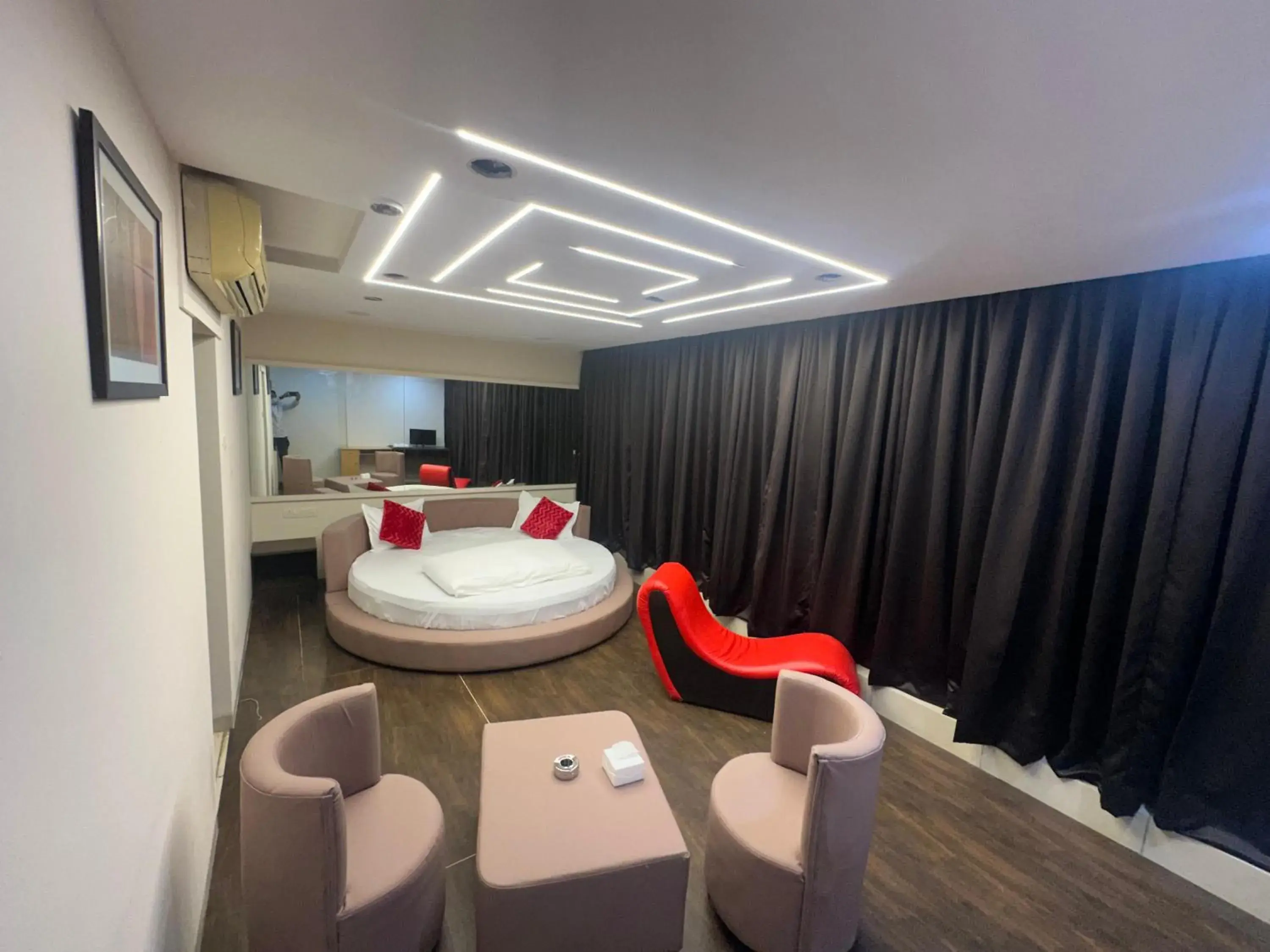 Superior Double Room - single occupancy in Aundh Elite Stay Superior Double Room - single occupancy in Aundh Elite Stay