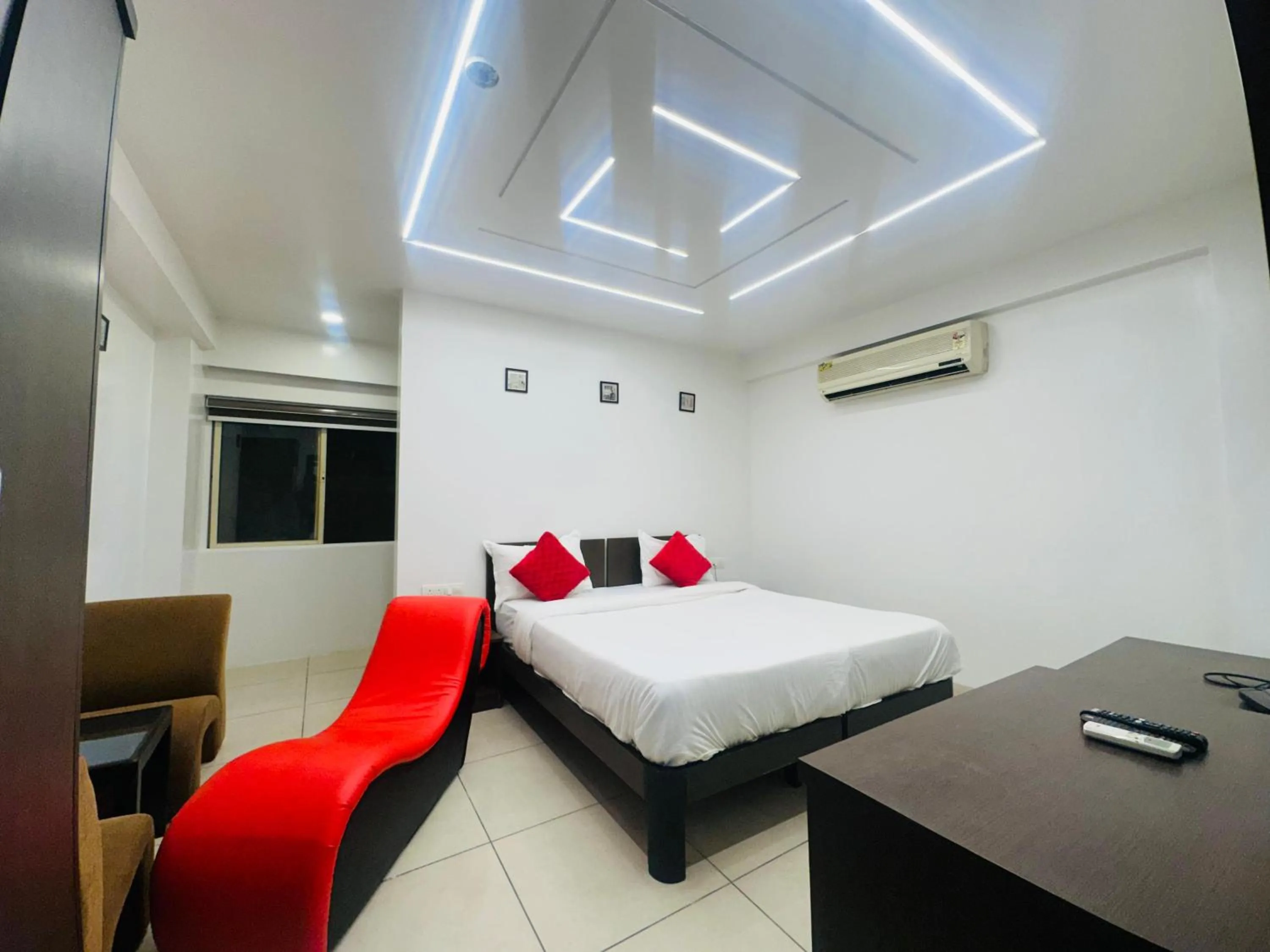 Bed in Aundh Elite Stay