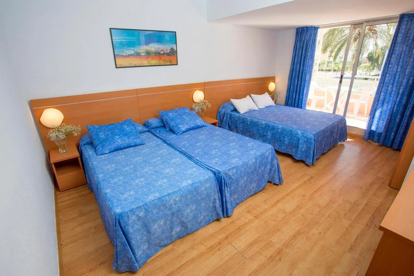 Photo of the whole room, Bed in Gandia Playa Photo of the whole room, Bed in Gandia Playa