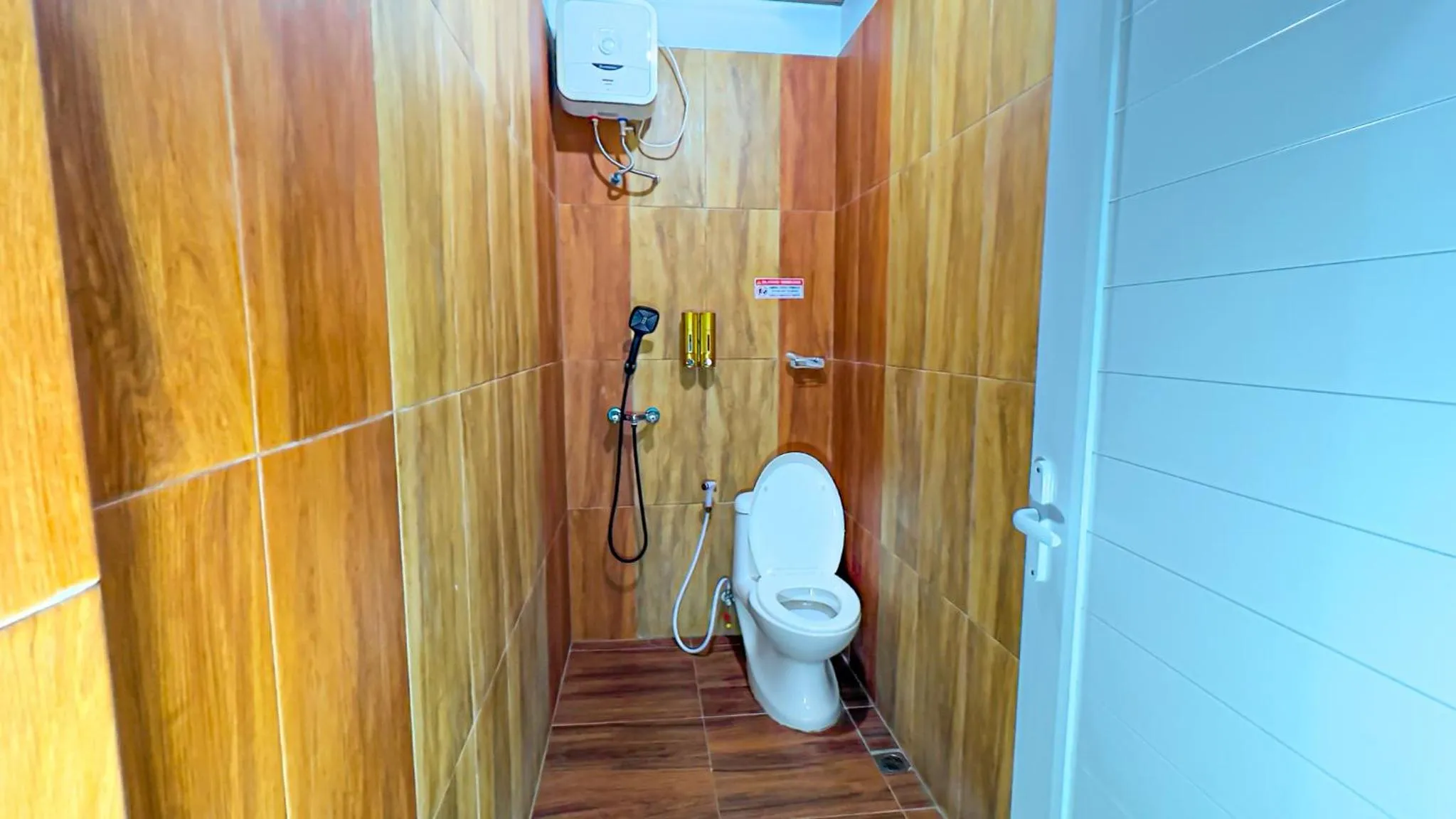 Toilet in Hotel Grand Bandara