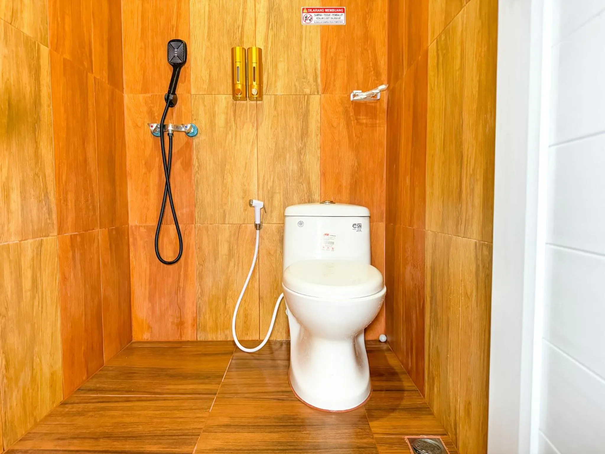 Shower in Hotel Grand Bandara