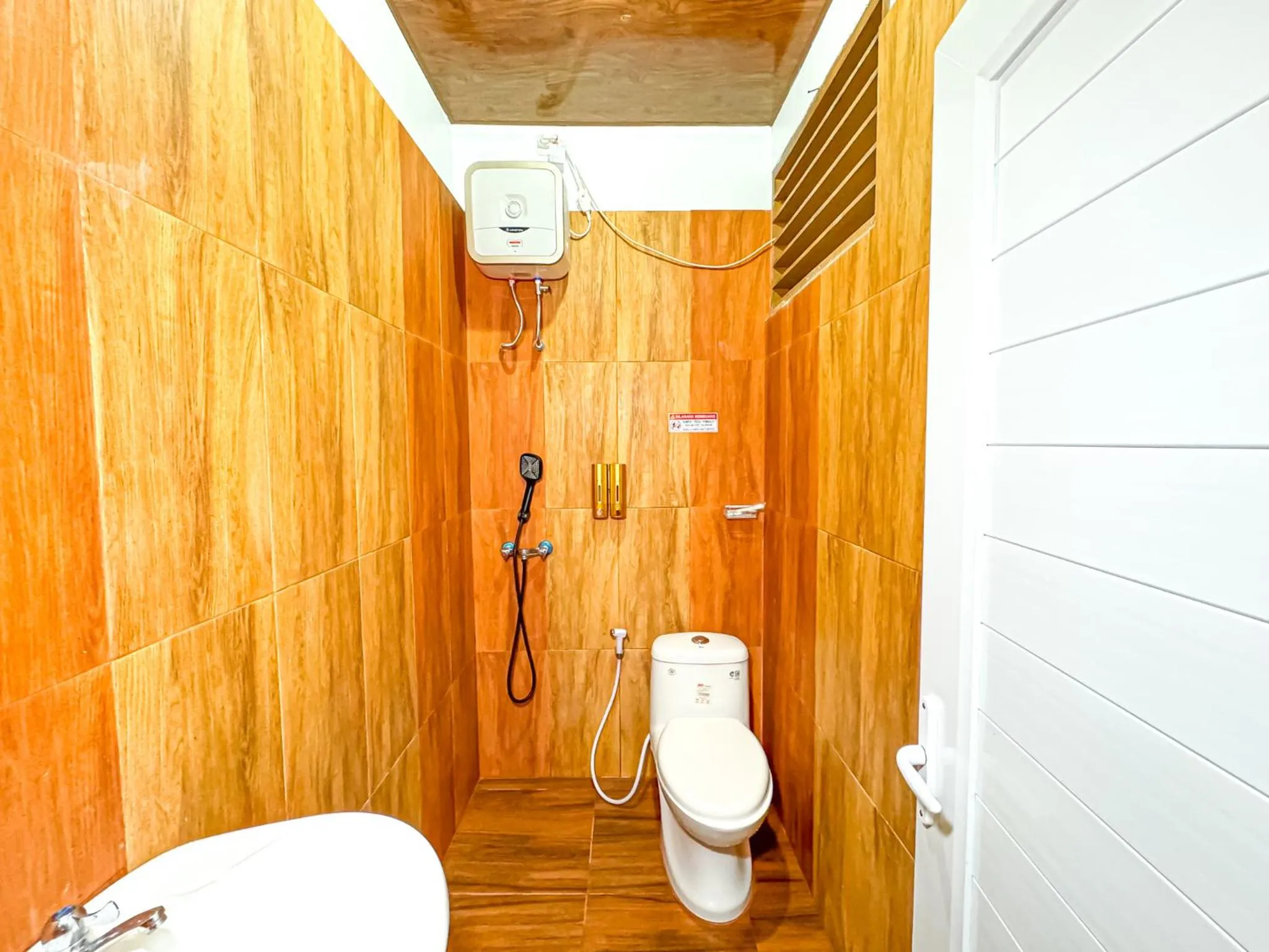 Shower in Hotel Grand Bandara