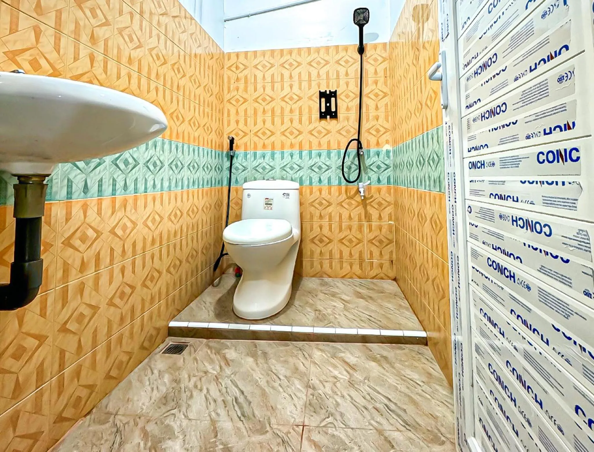 Shower in Hotel Grand Bandara