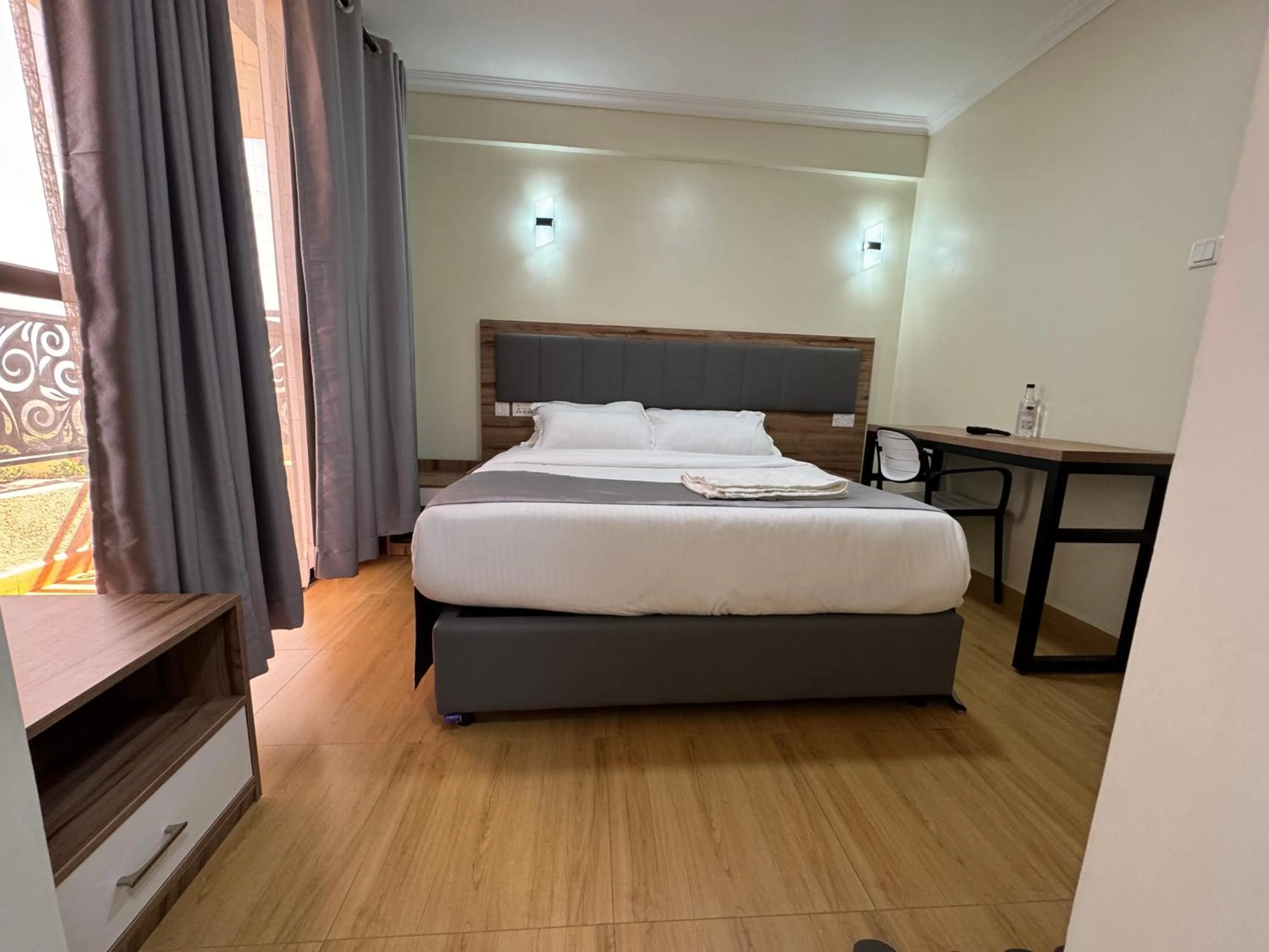 Bed in Canopy View Hotel