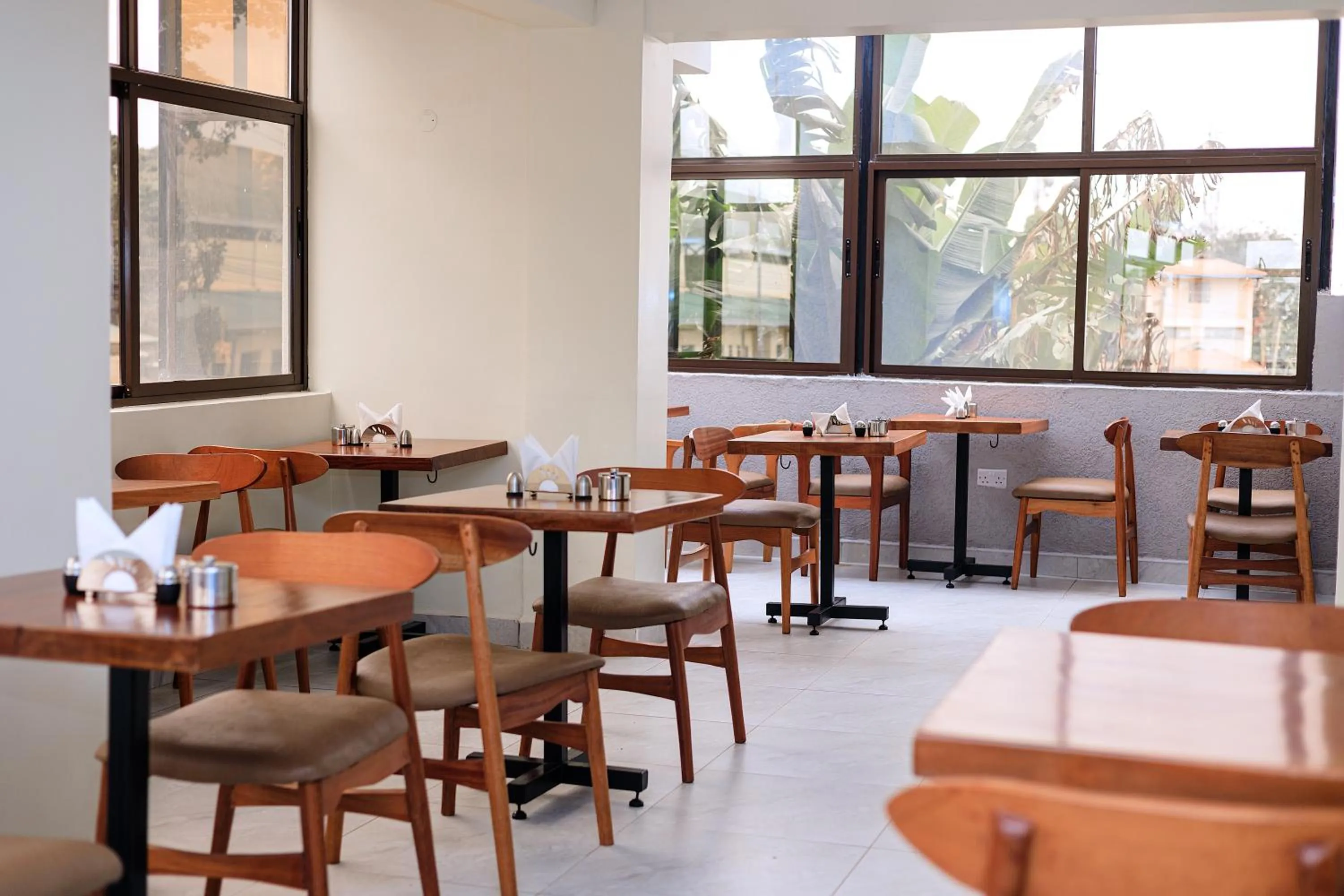 Restaurant/places to eat in Canopy View Hotel