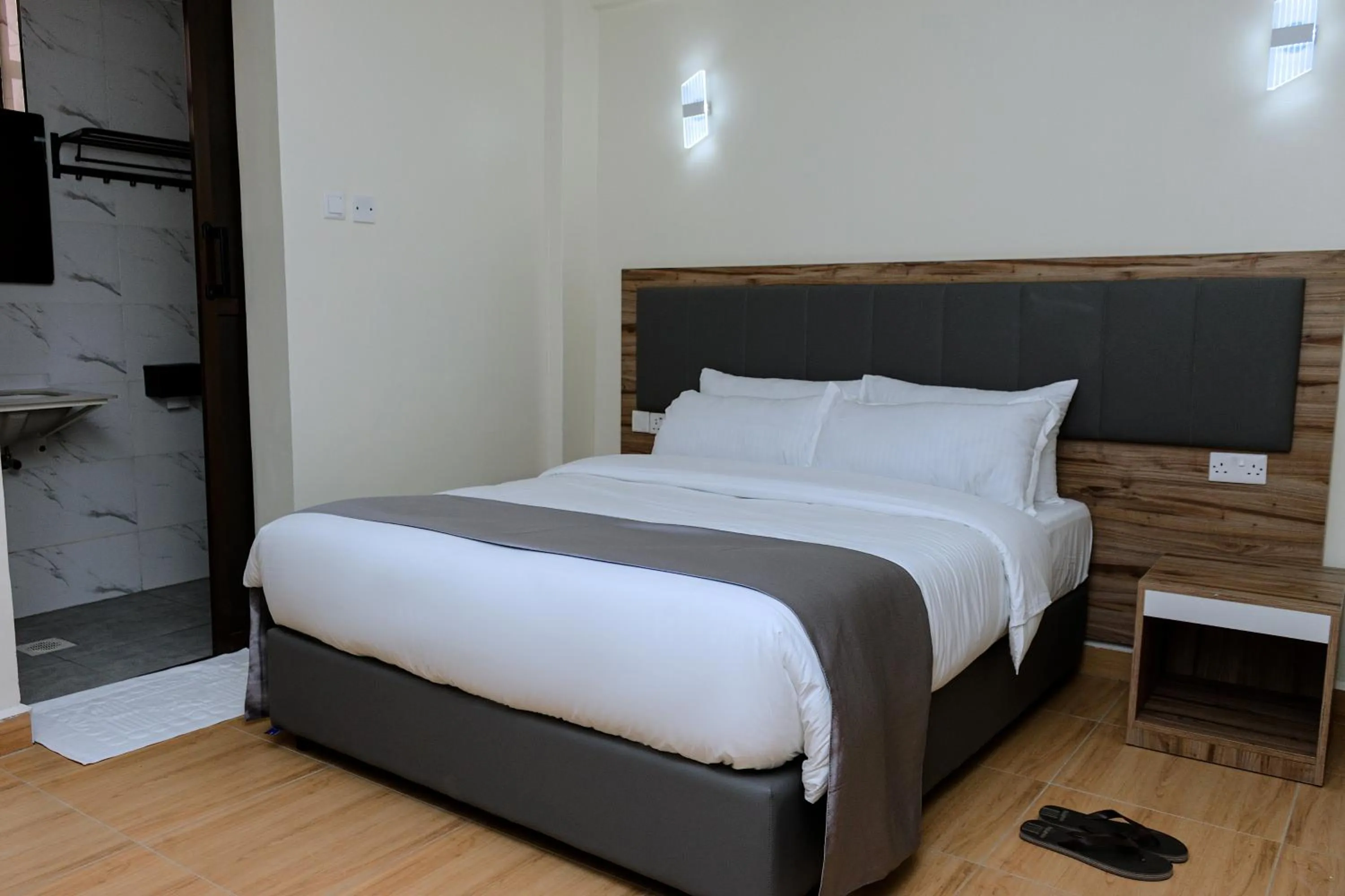 Bed in Canopy View Hotel