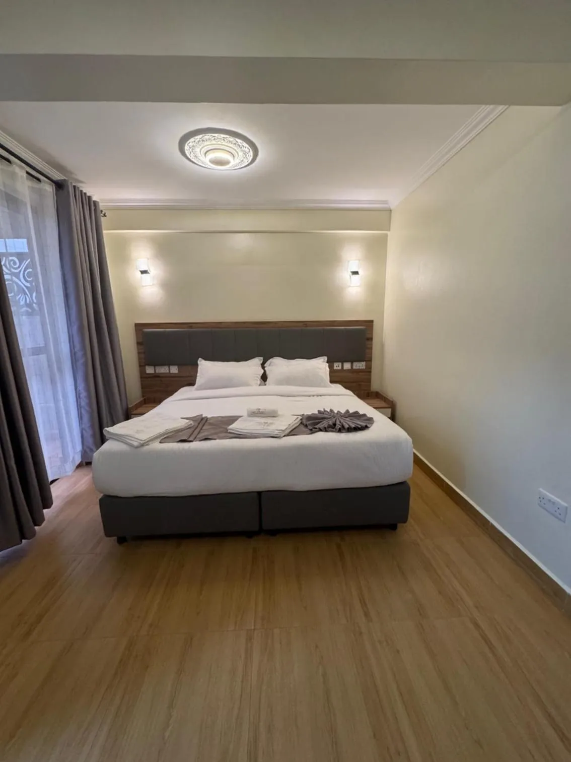 Bed in Canopy View Hotel